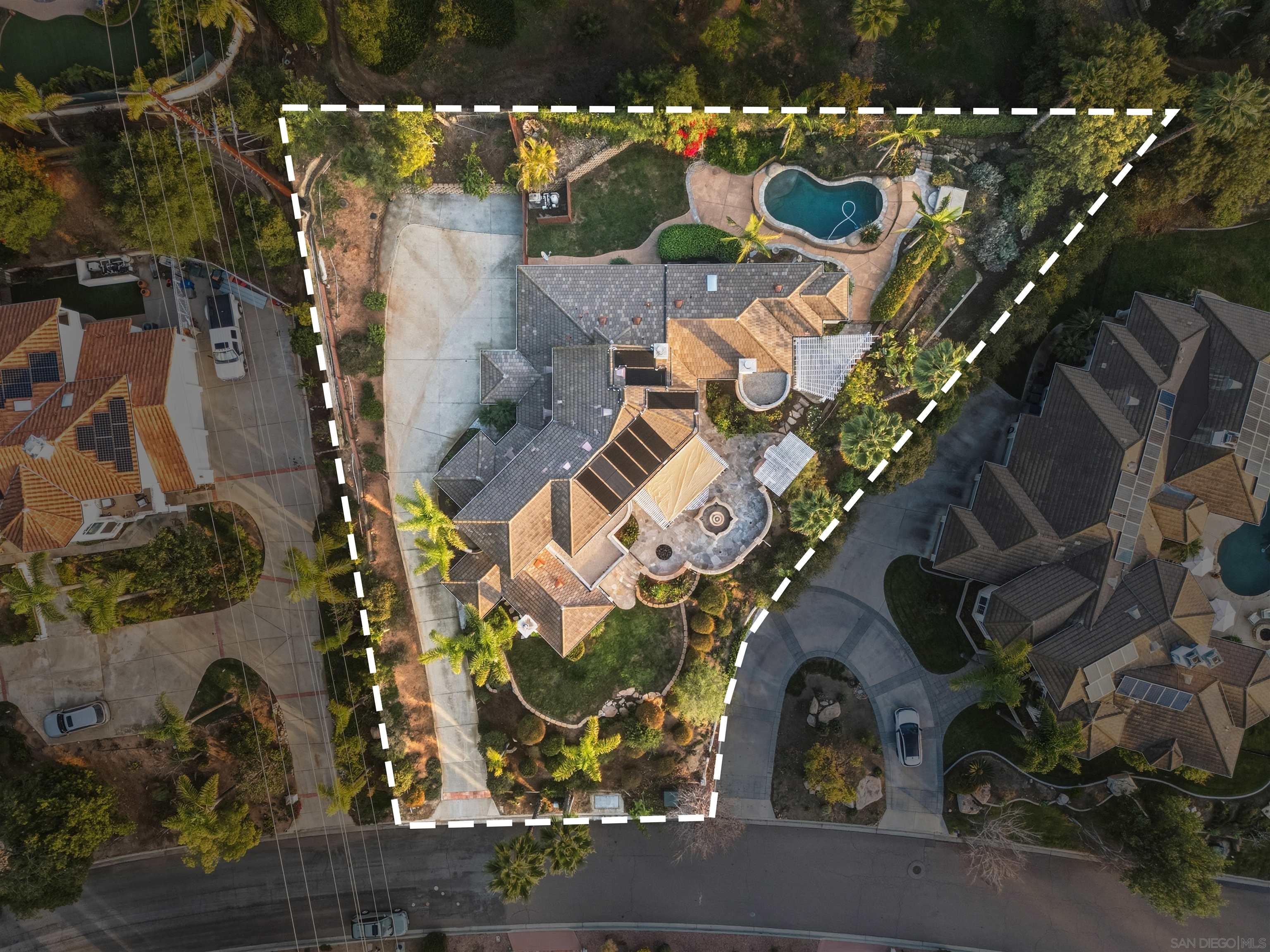 Detail Gallery Image 8 of 47 For 2464  Canyon Creek Rd, Escondido,  CA 92025 - 6 Beds | 5 Baths