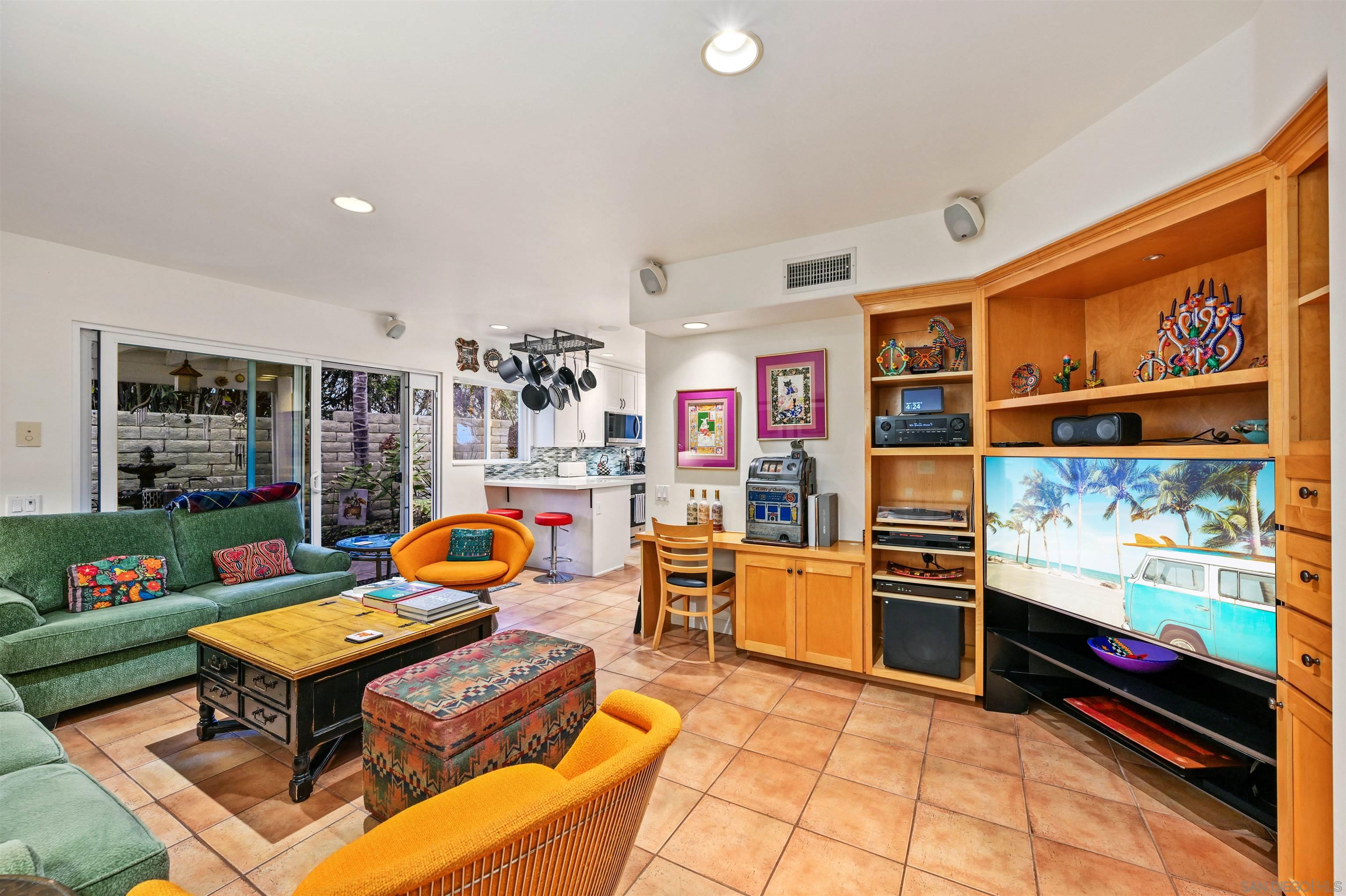 Detail Gallery Image 12 of 57 For 7215  Daffodil Pl, Carlsbad,  CA 92011 - 3 Beds | 3 Baths