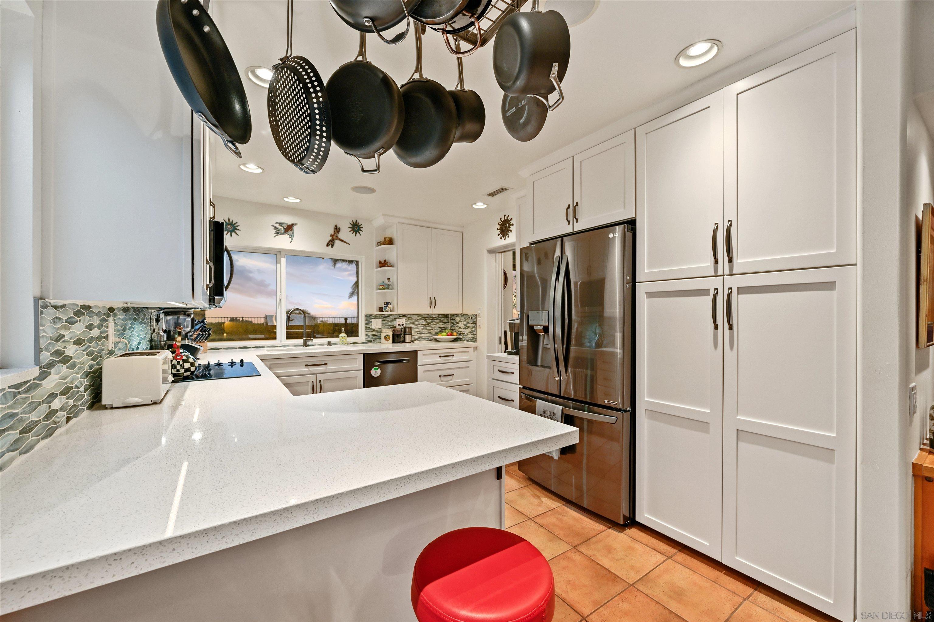 Detail Gallery Image 17 of 57 For 7215  Daffodil Pl, Carlsbad,  CA 92011 - 3 Beds | 3 Baths