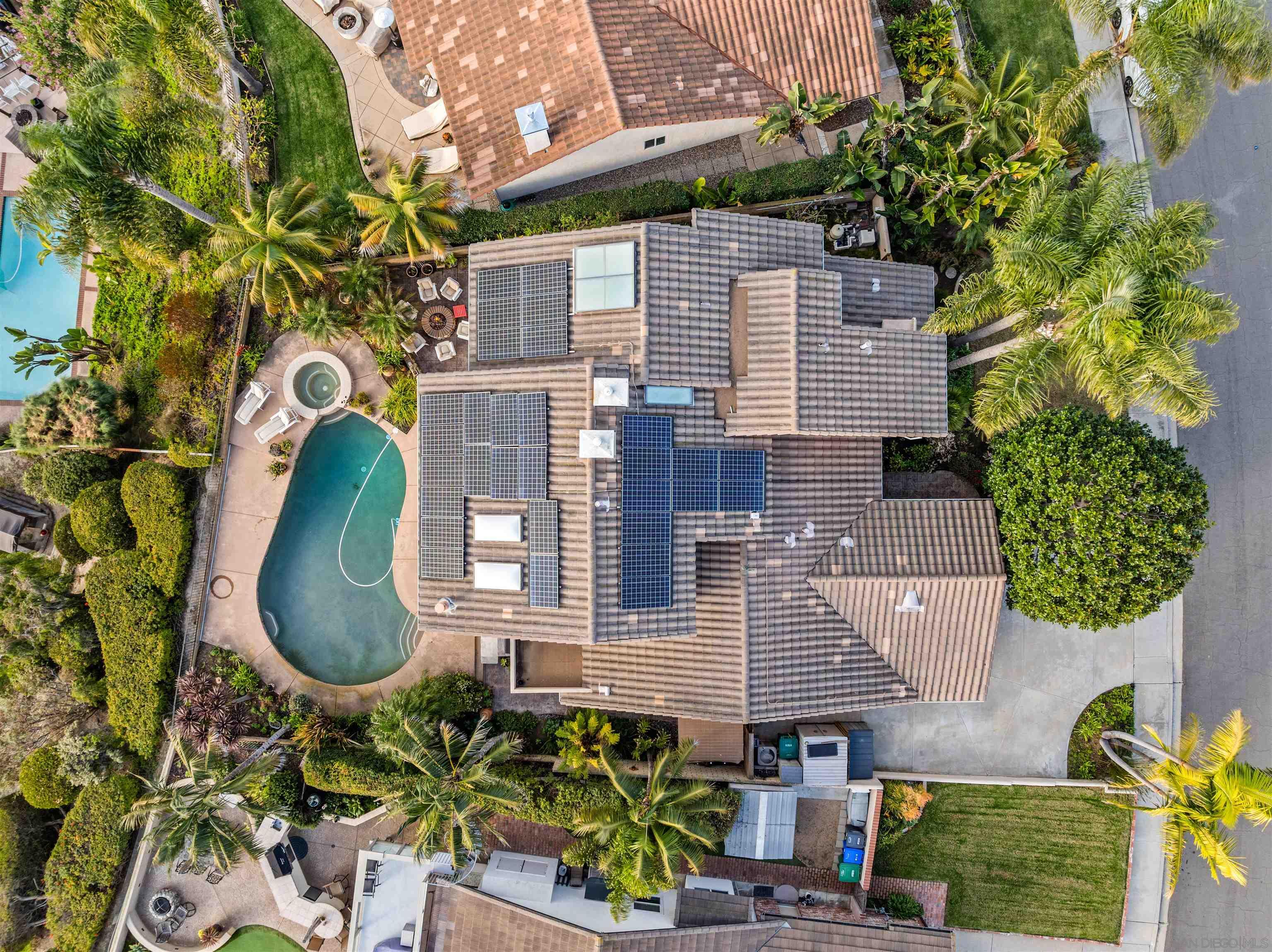 Detail Gallery Image 3 of 57 For 7215  Daffodil Pl, Carlsbad,  CA 92011 - 3 Beds | 3 Baths