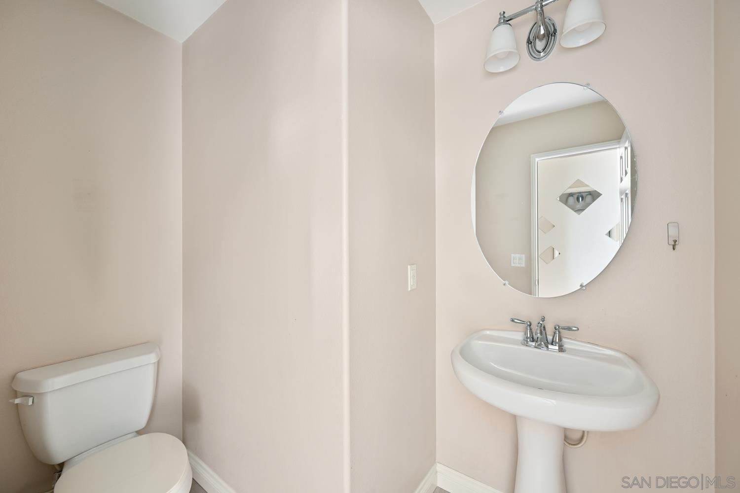 Detail Gallery Image 14 of 30 For 5074  Cascade Way  #102,  Oceanside,  CA 92057 - 2 Beds | 2/1 Baths