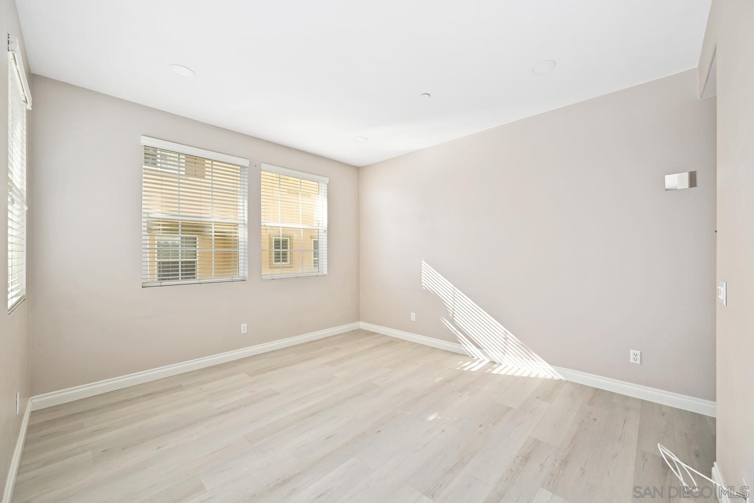 Detail Gallery Image 16 of 30 For 5074  Cascade Way  #102,  Oceanside,  CA 92057 - 2 Beds | 2/1 Baths