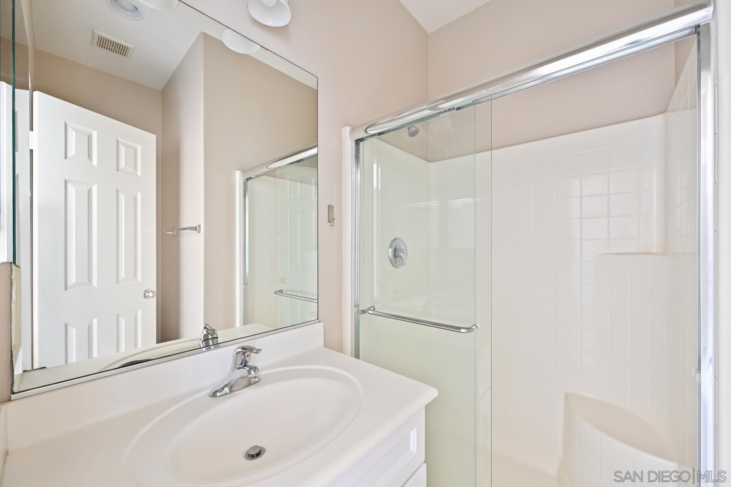 Detail Gallery Image 18 of 25 For 5074  Cascade Way  #102,  Oceanside,  CA 92057 - 2 Beds | 2/1 Baths