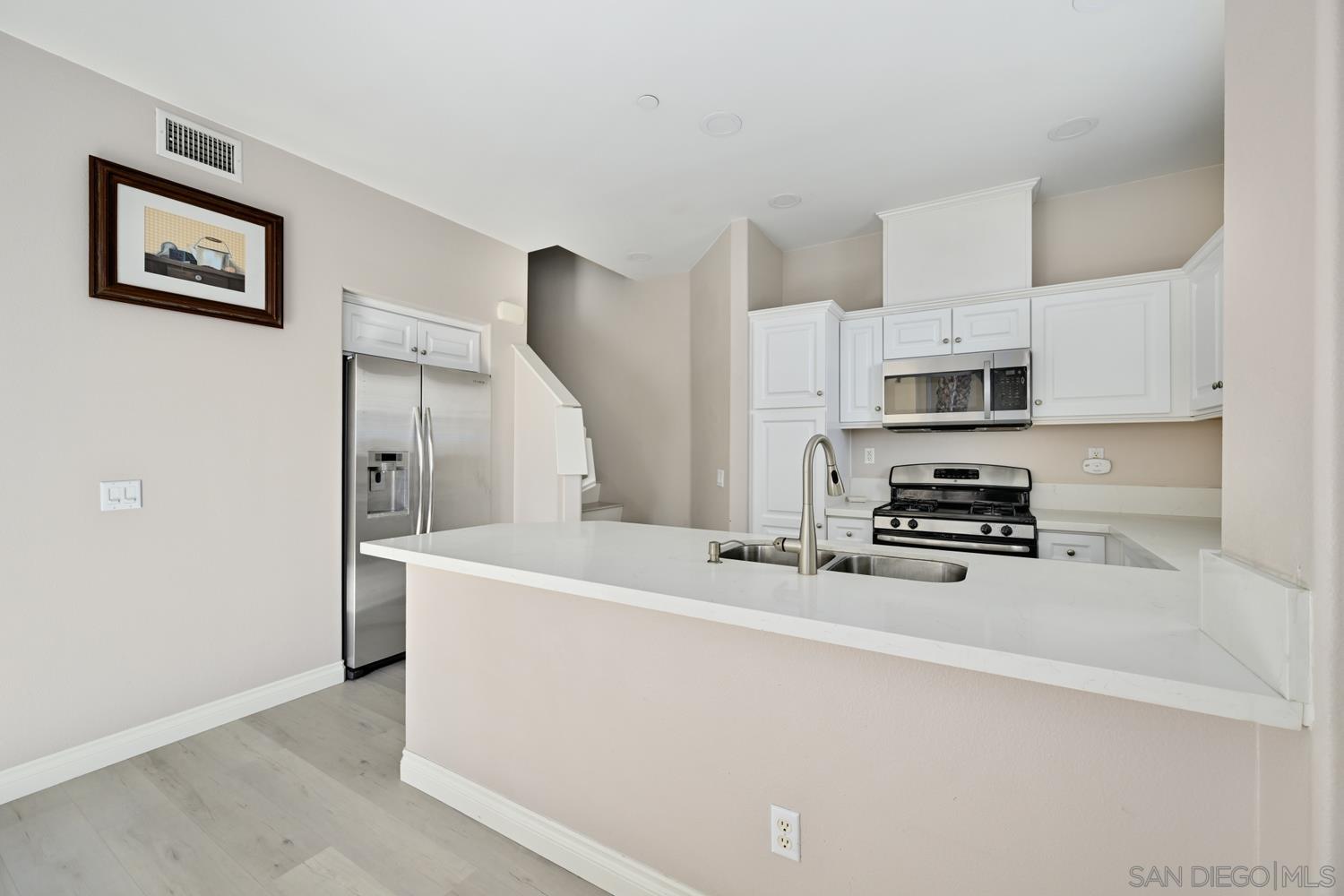 Detail Gallery Image 6 of 25 For 5074  Cascade Way  #102,  Oceanside,  CA 92057 - 2 Beds | 2/1 Baths