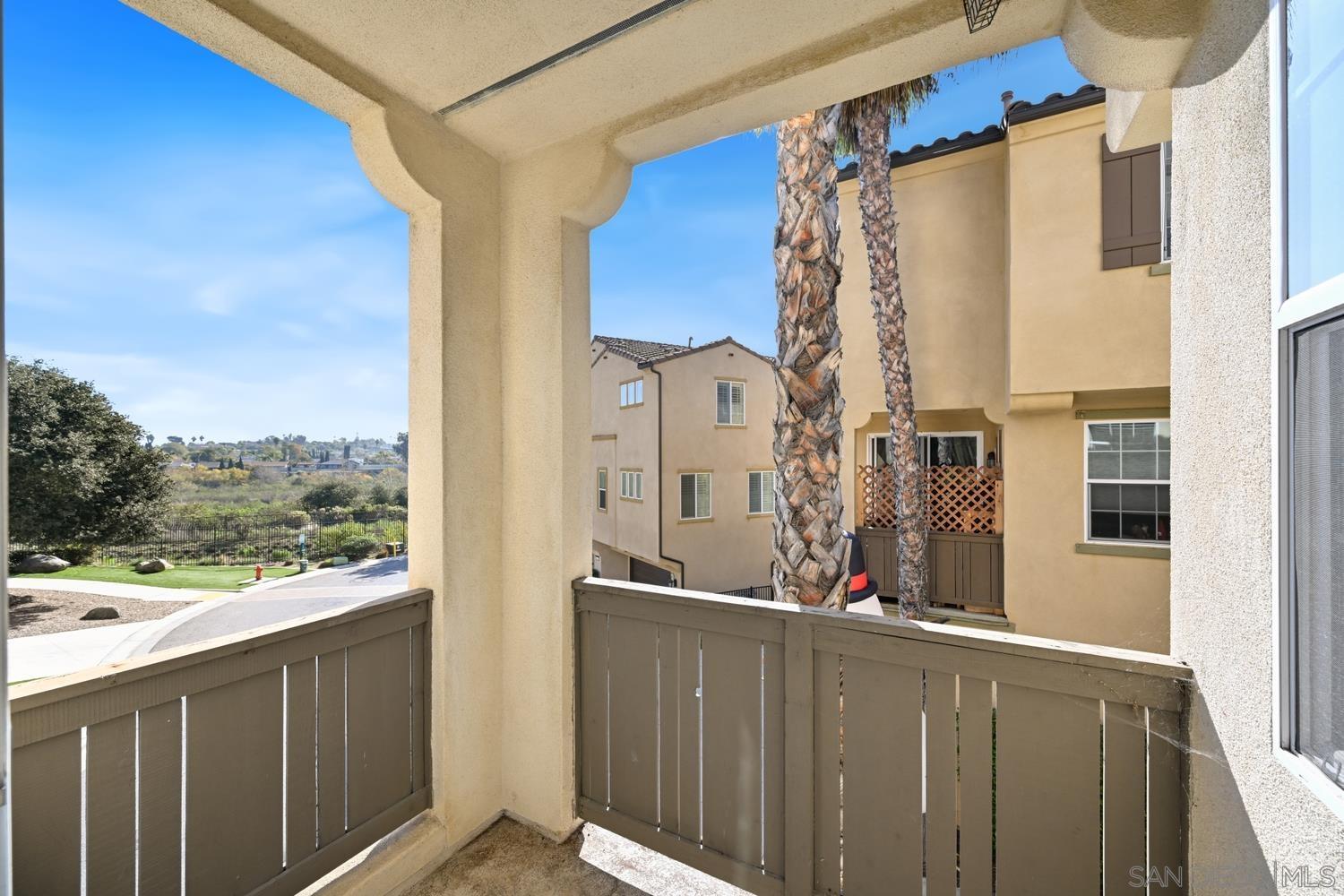 Detail Gallery Image 10 of 25 For 5074  Cascade Way  #102,  Oceanside,  CA 92057 - 2 Beds | 2/1 Baths