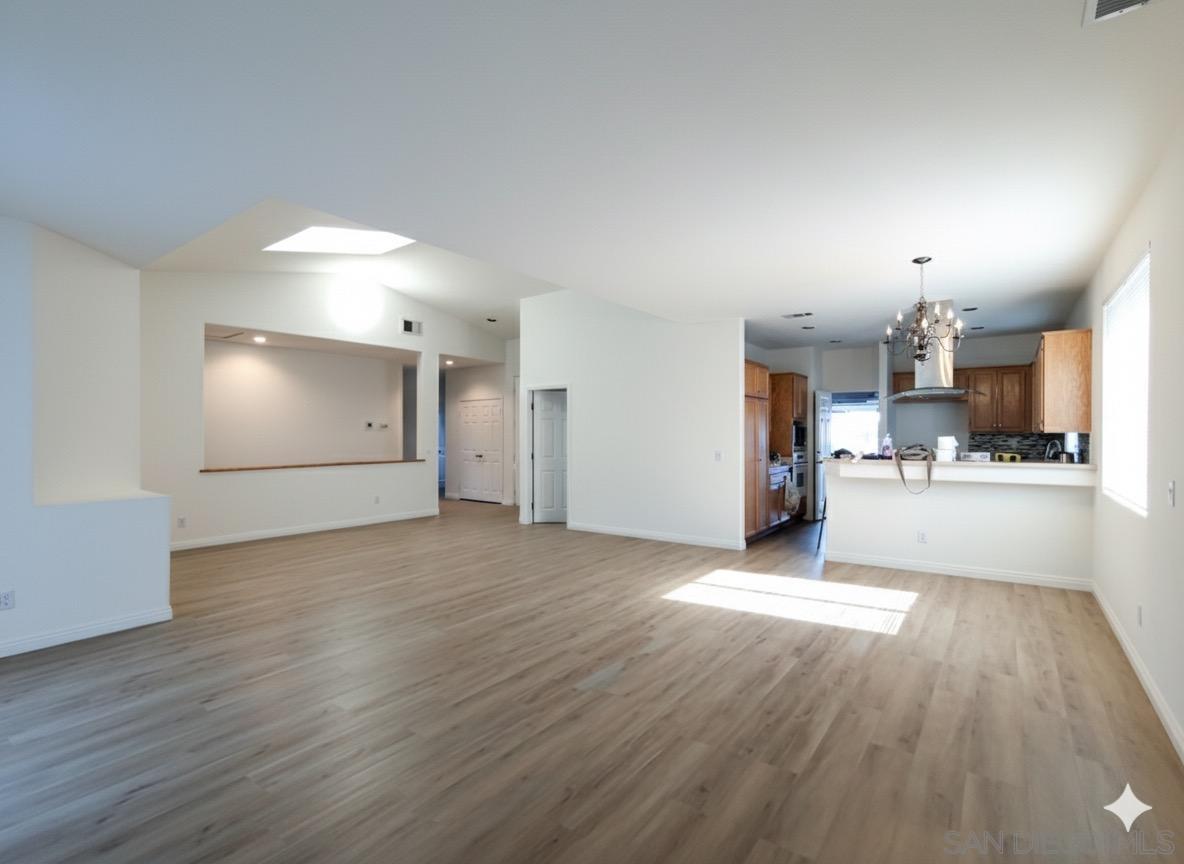 Detail Gallery Image 2 of 12 For 1217  Ridgegrove L, Escondido,  CA 92029 - 4 Beds | 2 Baths