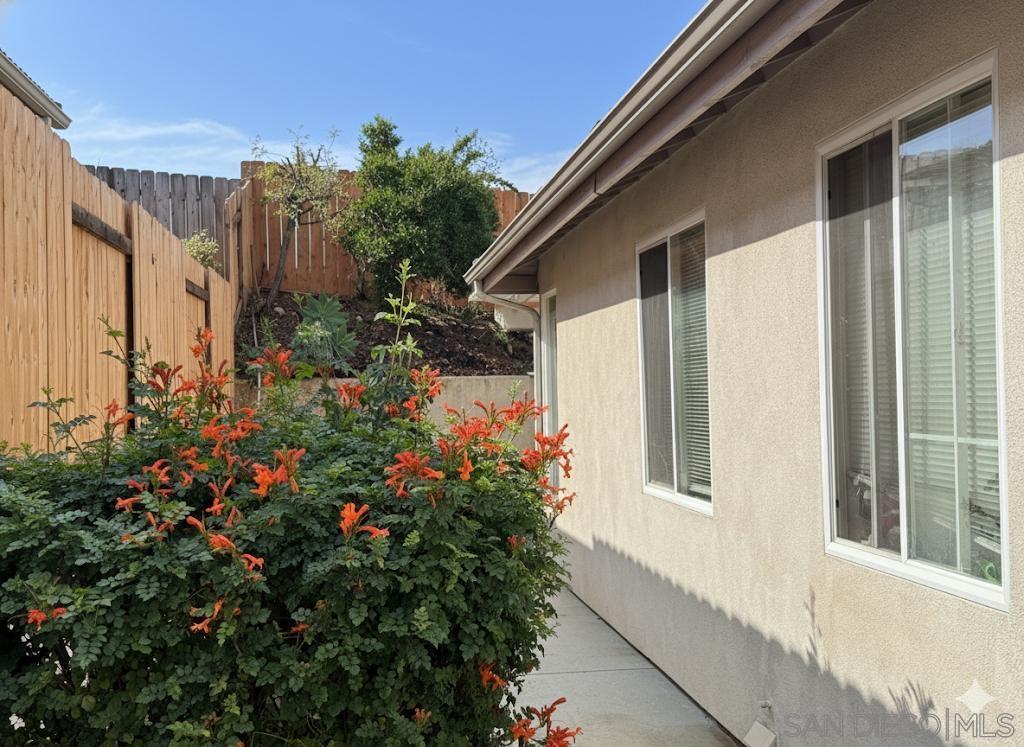 Detail Gallery Image 11 of 12 For 1217  Ridgegrove L, Escondido,  CA 92029 - 4 Beds | 2 Baths