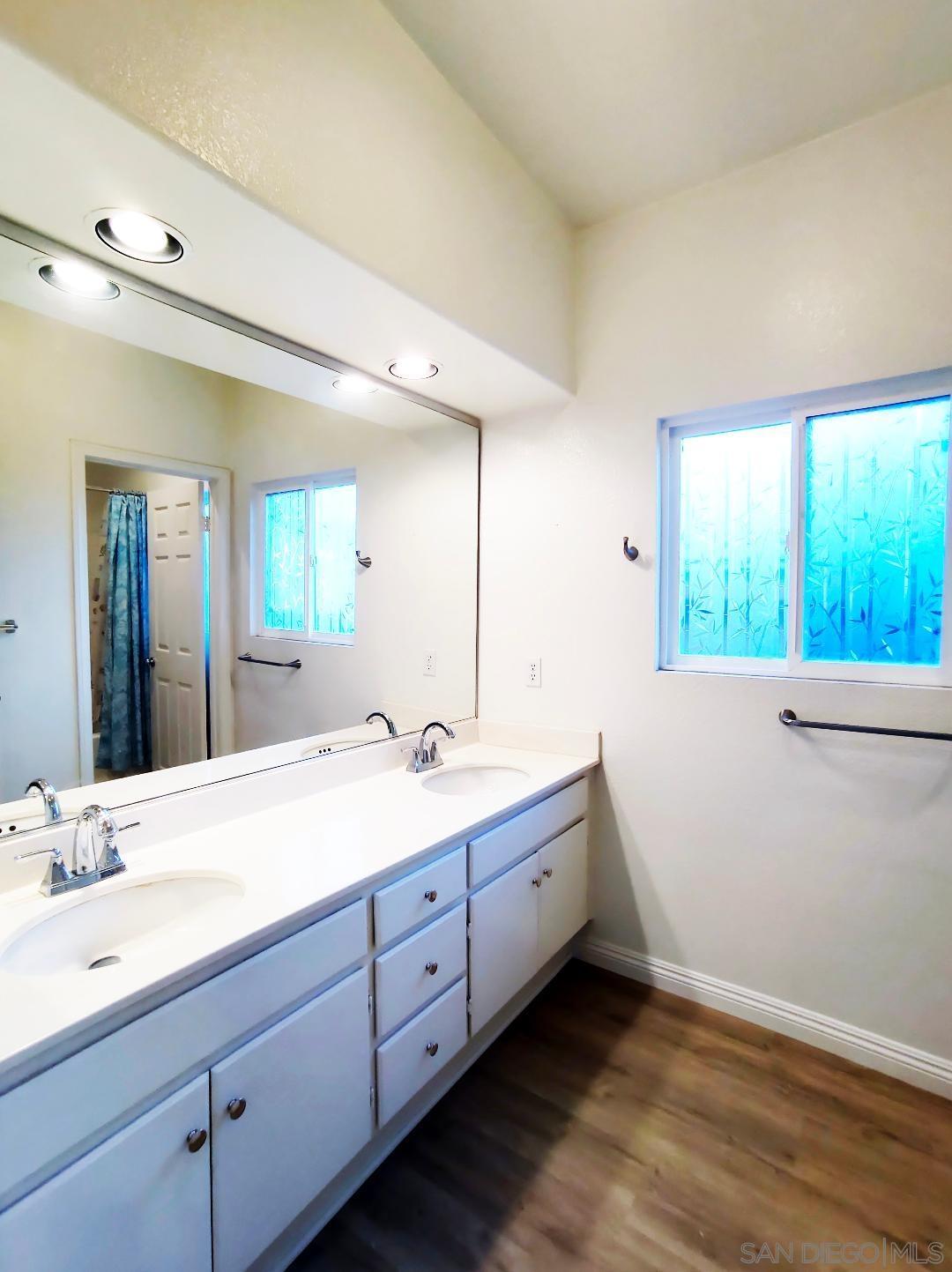 Detail Gallery Image 6 of 12 For 1217  Ridgegrove L, Escondido,  CA 92029 - 4 Beds | 2 Baths