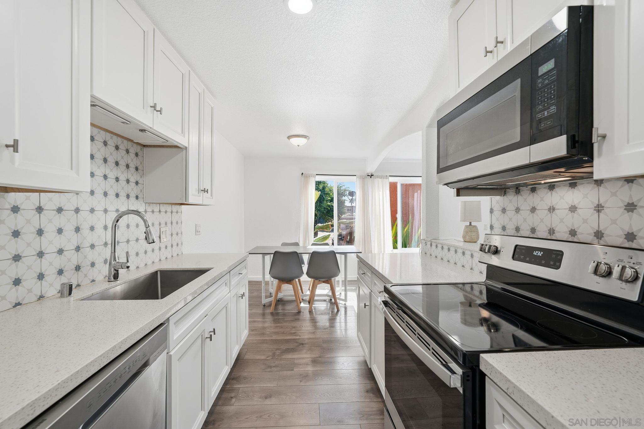 Front Image Thumbnail for SD250045988