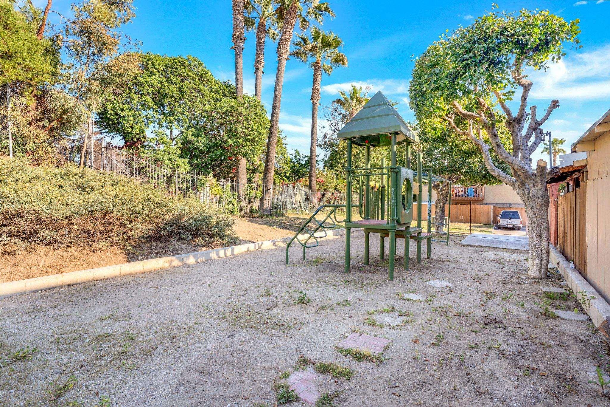 Detail Gallery Image 25 of 29 For 1687  Pentecost Way  #4,  San Diego,  CA 92105 - 1 Beds | 1 Baths