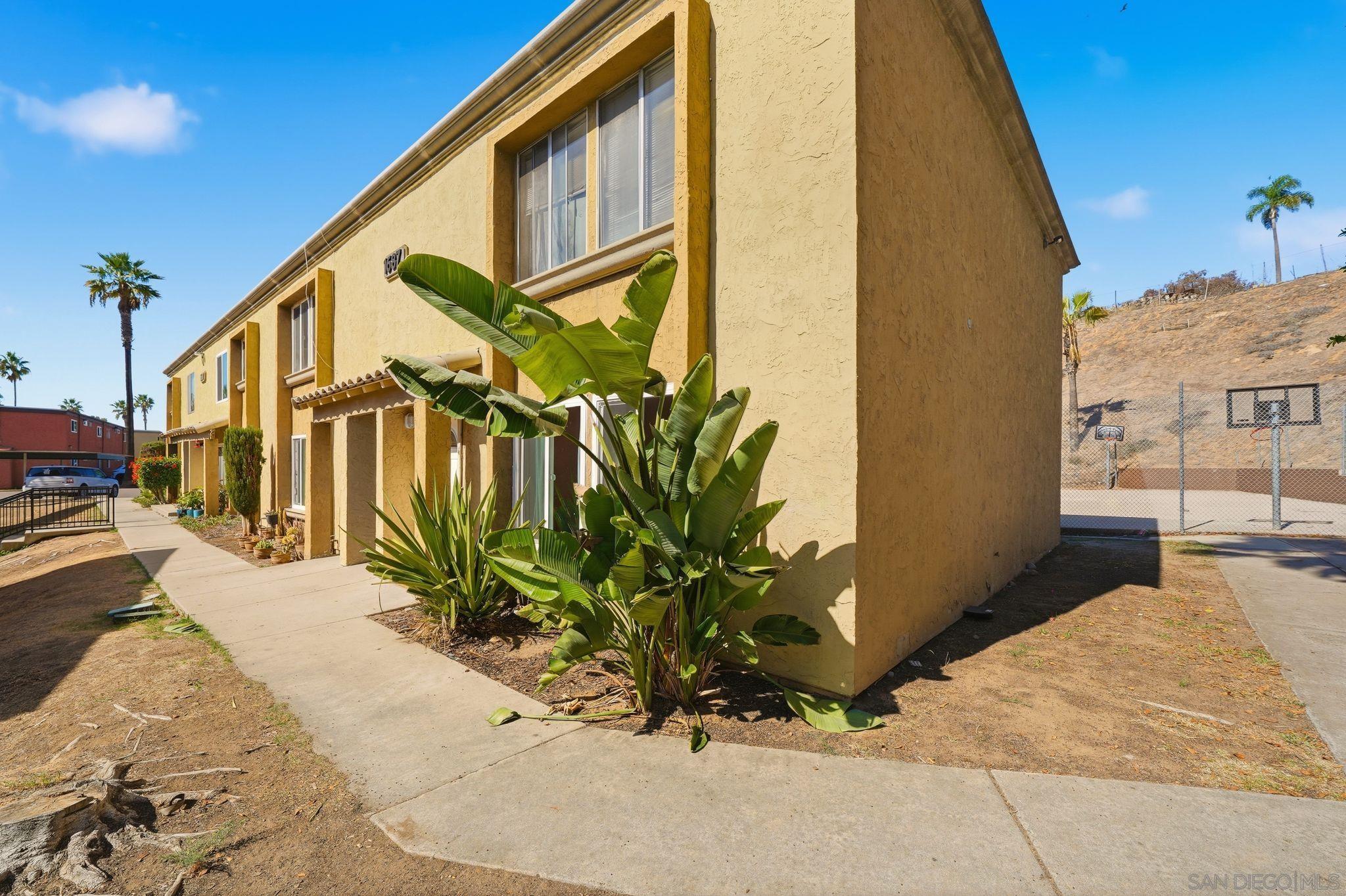 Detail Gallery Image 5 of 29 For 1687  Pentecost Way  #4,  San Diego,  CA 92105 - 1 Beds | 1 Baths