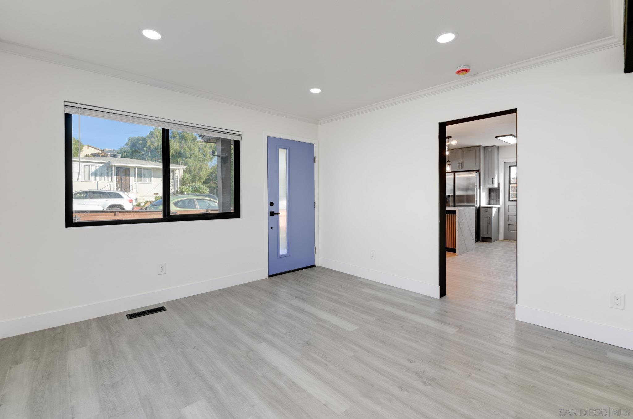 Detail Gallery Image 4 of 28 For 1948  Westinghouse St, San Diego,  CA 92111 - 3 Beds | 2 Baths