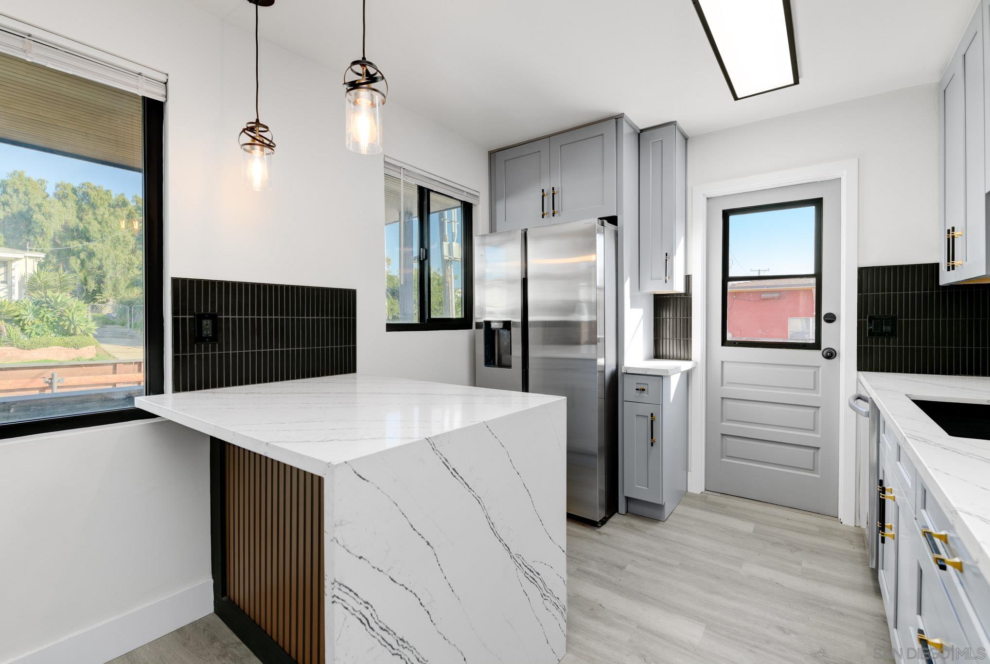 Detail Gallery Image 9 of 28 For 1948  Westinghouse St, San Diego,  CA 92111 - 3 Beds | 2 Baths