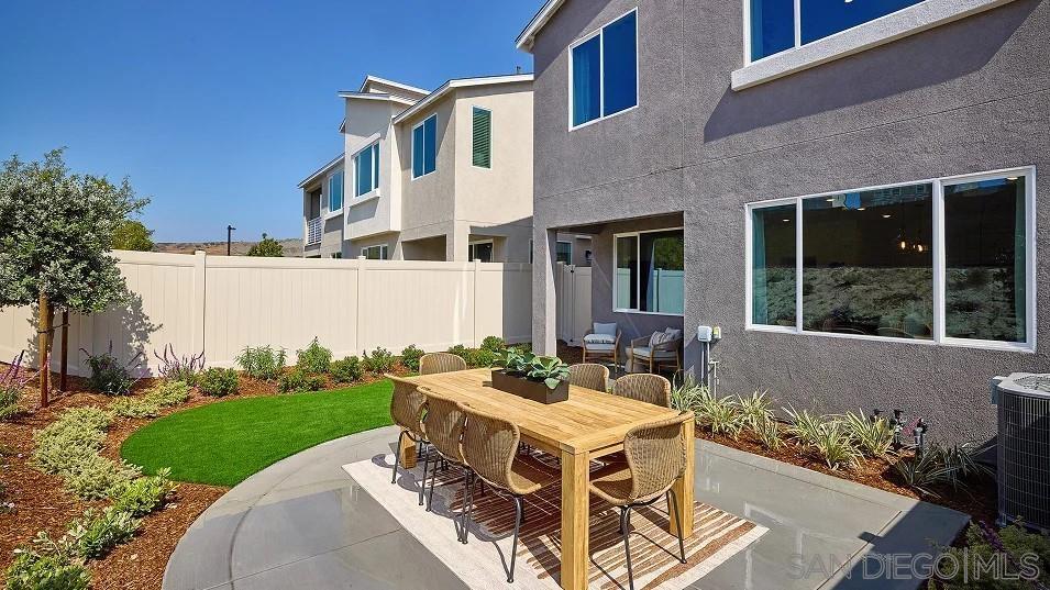 Detail Gallery Image 2 of 19 For 1059  Spike Street  #1,  Chula Vista,  CA 91911 - 4 Beds | 2/1 Baths