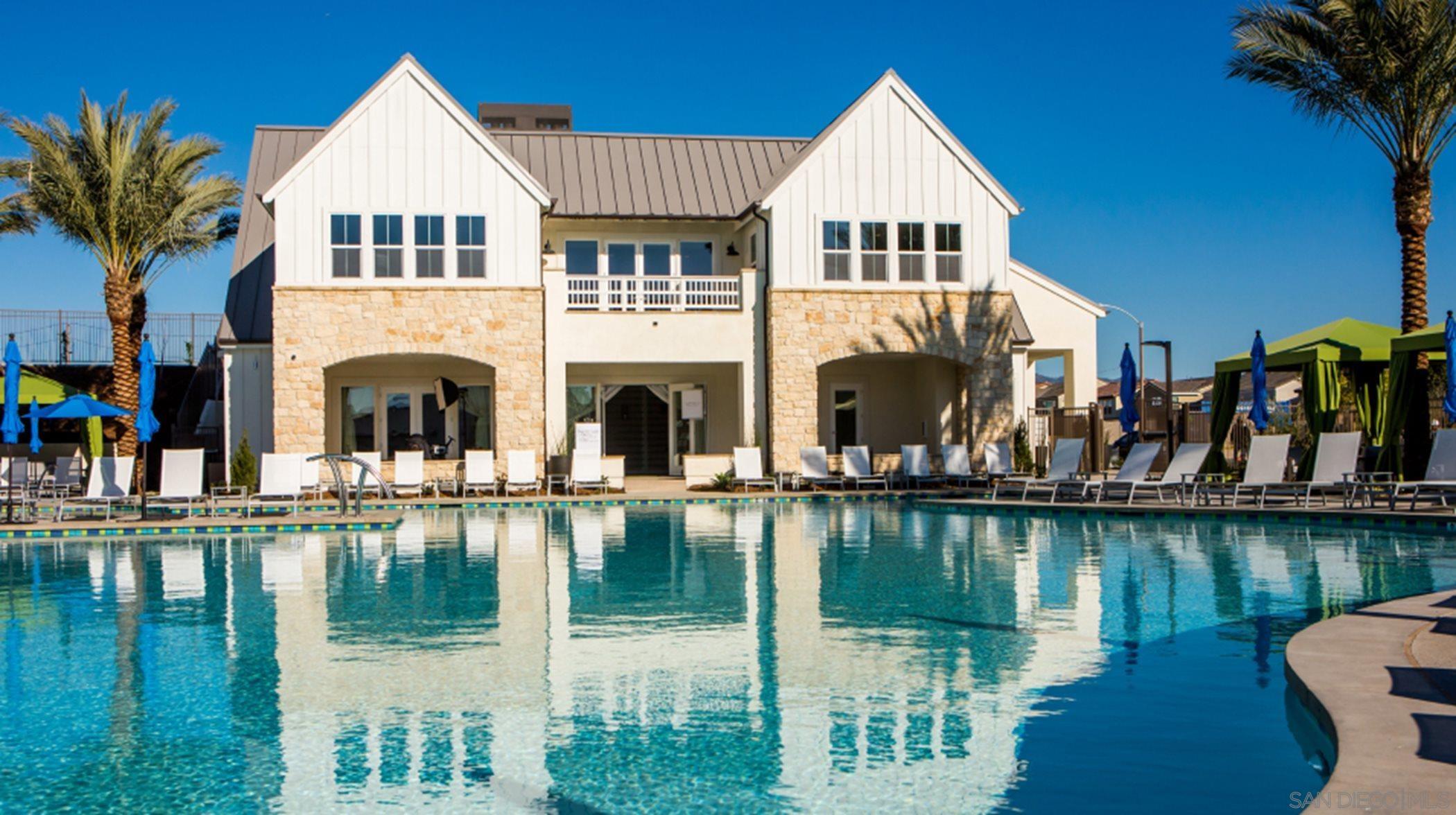 Detail Gallery Image 3 of 19 For 1059  Spike Street  #1,  Chula Vista,  CA 91911 - 4 Beds | 2/1 Baths