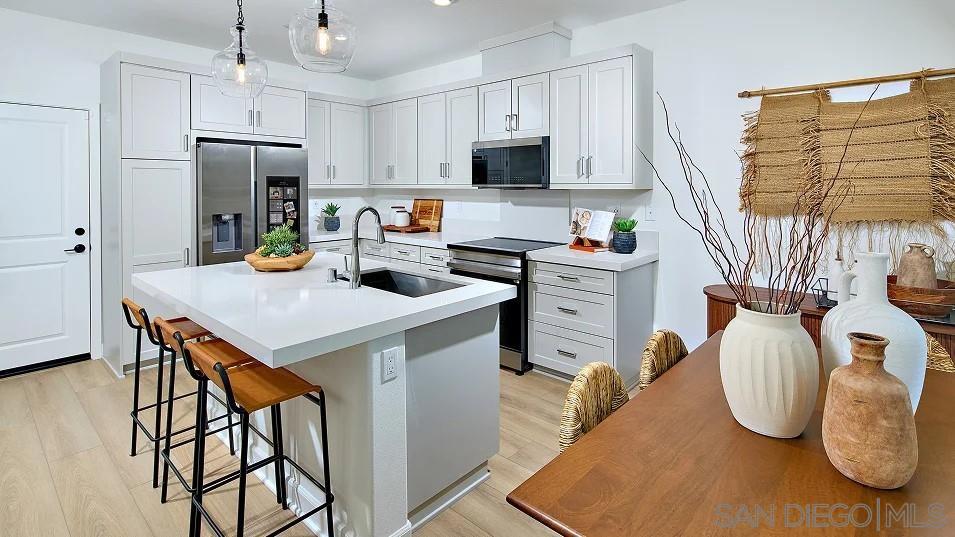 Detail Gallery Image 6 of 19 For 1059  Spike Street  #1,  Chula Vista,  CA 91911 - 4 Beds | 2/1 Baths