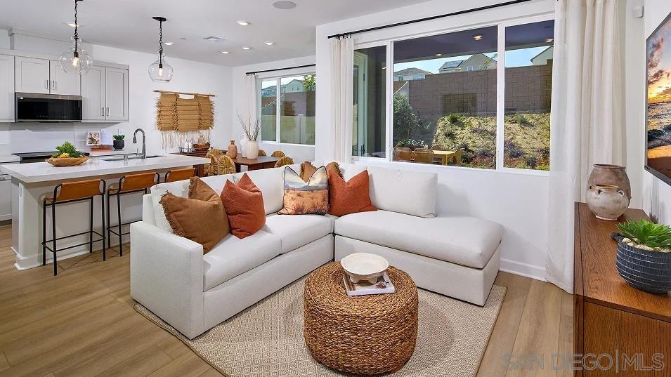 Detail Gallery Image 7 of 19 For 1059  Spike Street  #1,  Chula Vista,  CA 91911 - 4 Beds | 2/1 Baths