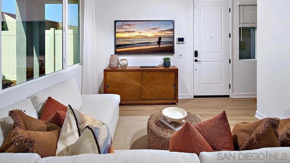 Detail Gallery Image 8 of 19 For 1059  Spike Street  #1,  Chula Vista,  CA 91911 - 4 Beds | 2/1 Baths