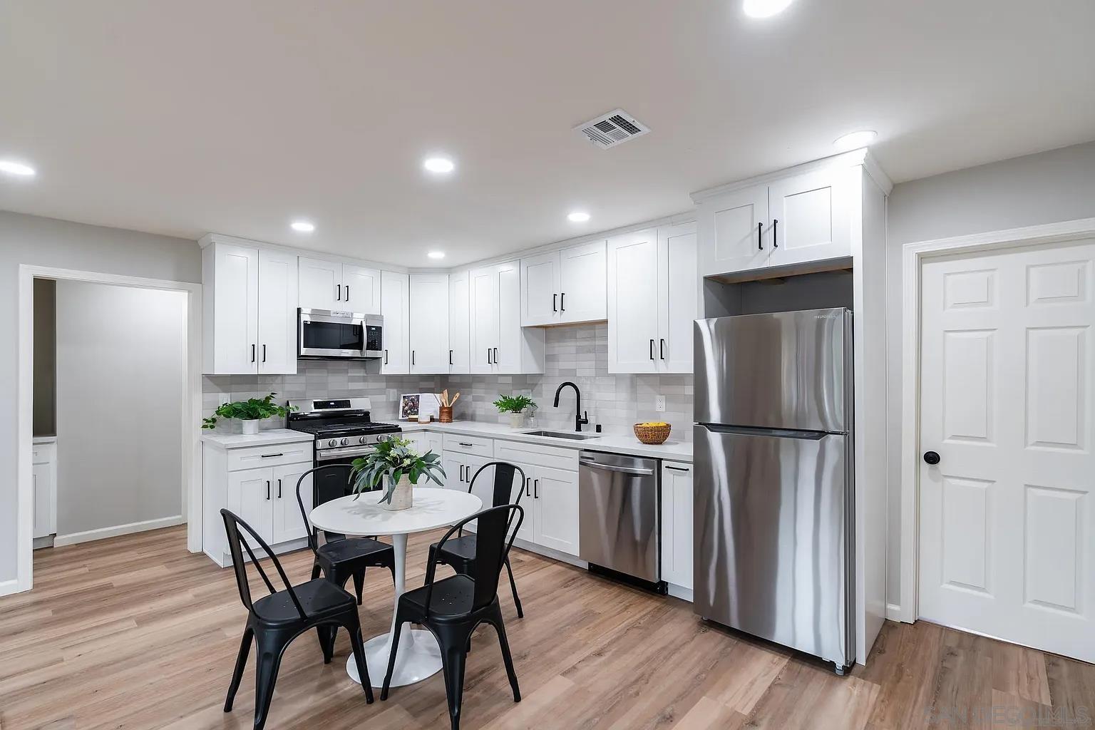 Front Image Thumbnail for SD250045994