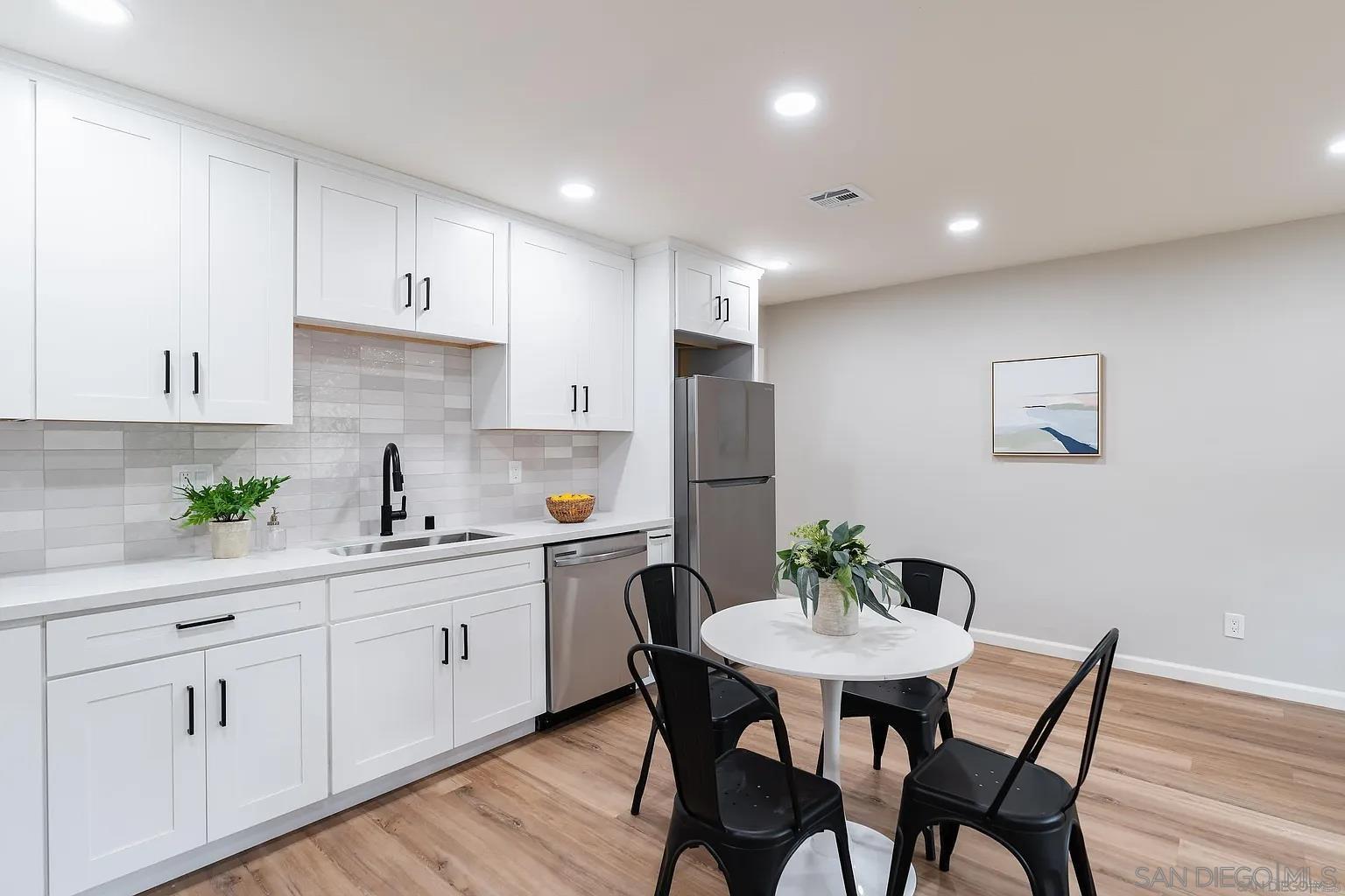 Detail Gallery Image 3 of 18 For 5270  Trojan Ave, San Diego,  CA 92115 - – Beds | – Baths