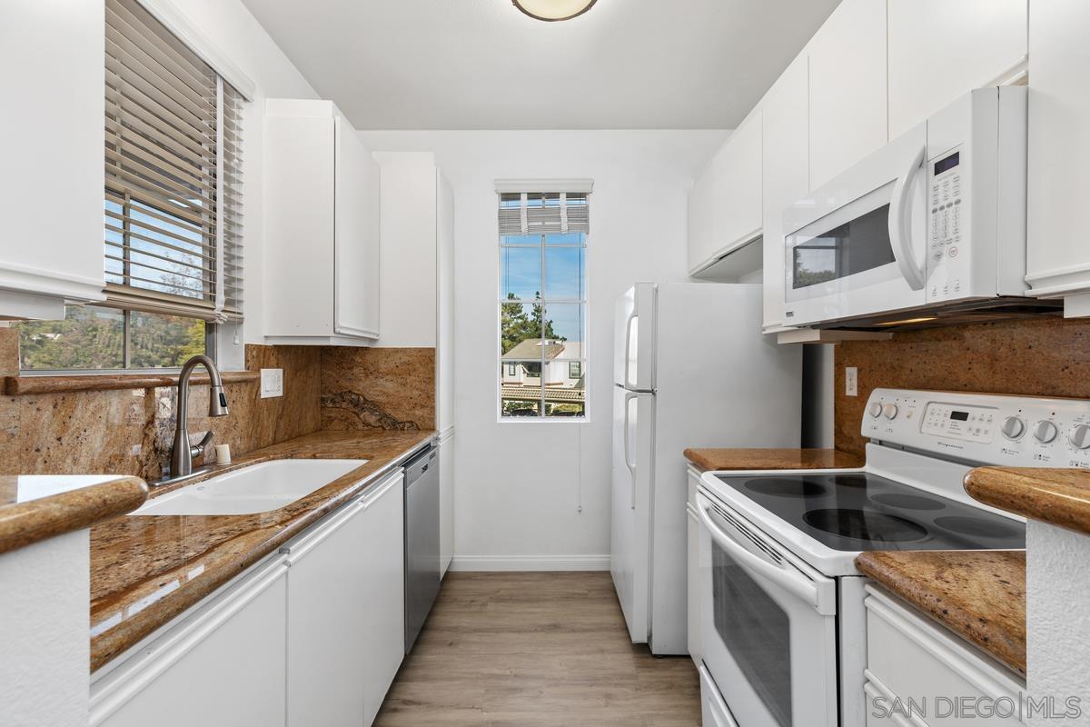 Detail Gallery Image 4 of 29 For 10878  Sabre Hill Dr  #294,  San Diego,  CA 92128 - 2 Beds | 2 Baths