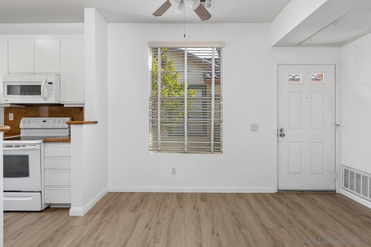 Detail Gallery Image 8 of 29 For 10878  Sabre Hill Dr  #294,  San Diego,  CA 92128 - 2 Beds | 2 Baths