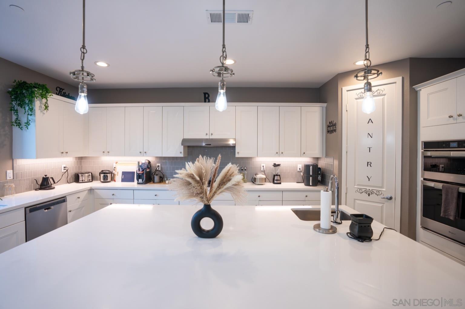 Detail Gallery Image 5 of 34 For 1417  Stearns Whard Rd, Chula Vista,  CA 91913 - 4 Beds | 4/1 Baths