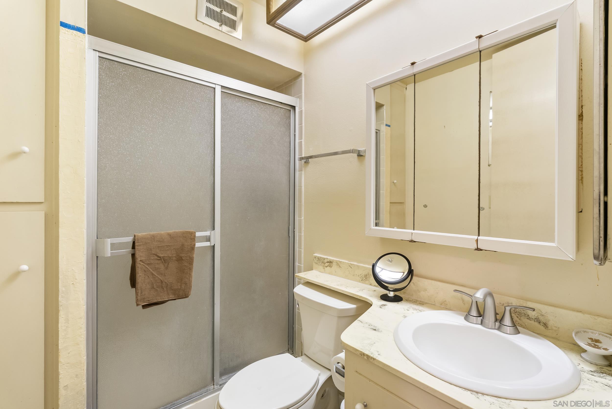Detail Gallery Image 11 of 19 For 6455  La Jolla Blvd  #121,  La Jolla,  CA 92037 - 2 Beds | 2 Baths