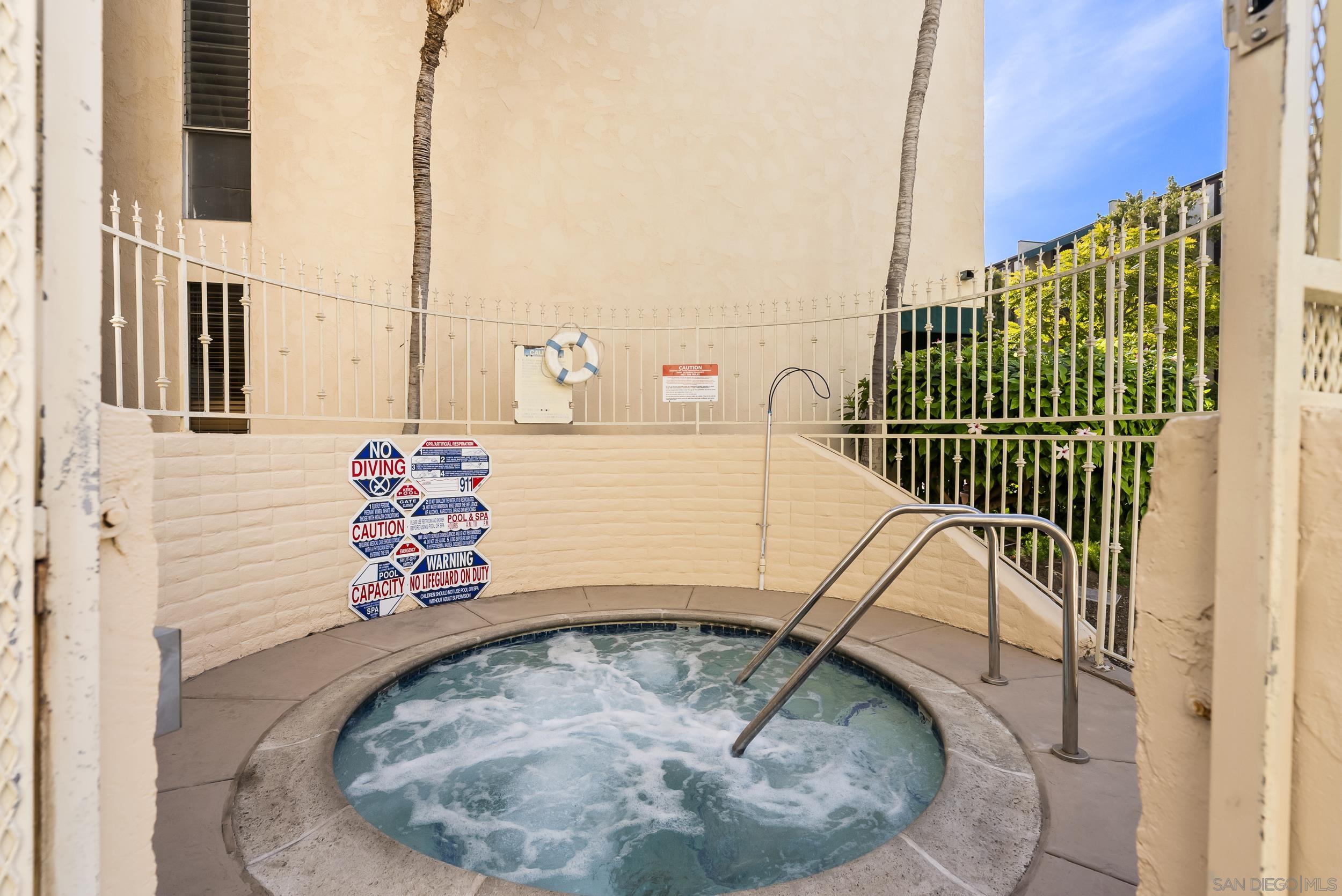 Detail Gallery Image 15 of 20 For 6455  La Jolla Blvd  #121,  La Jolla,  CA 92037 - 2 Beds | 2 Baths