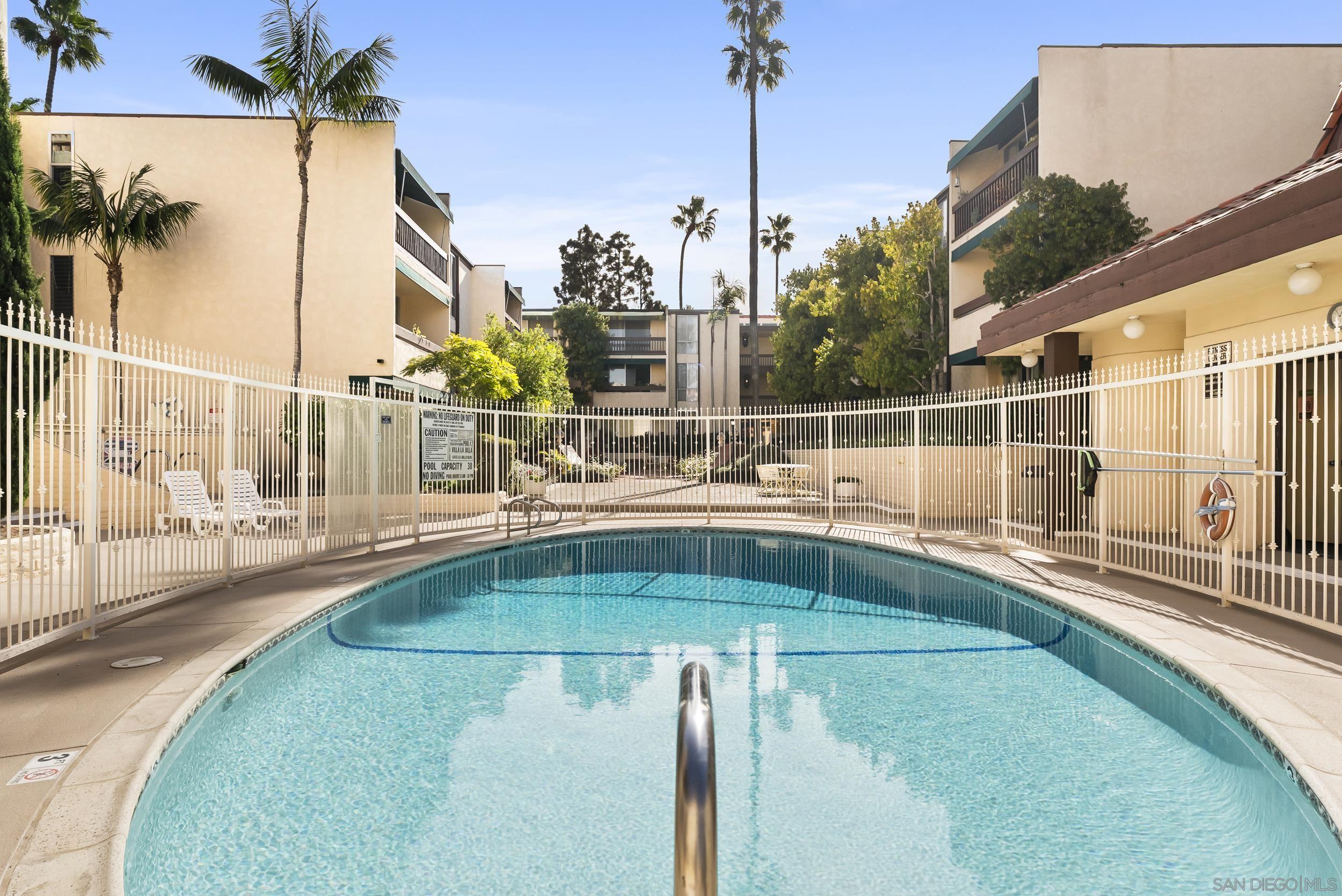 Detail Gallery Image 15 of 19 For 6455  La Jolla Blvd  #121,  La Jolla,  CA 92037 - 2 Beds | 2 Baths