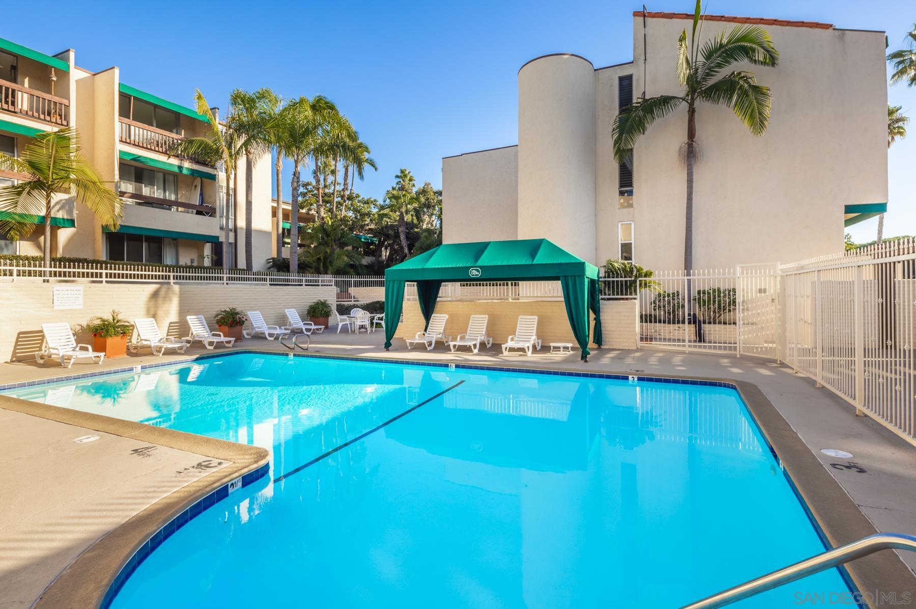 Detail Gallery Image 17 of 20 For 6455  La Jolla Blvd  #121,  La Jolla,  CA 92037 - 2 Beds | 2 Baths