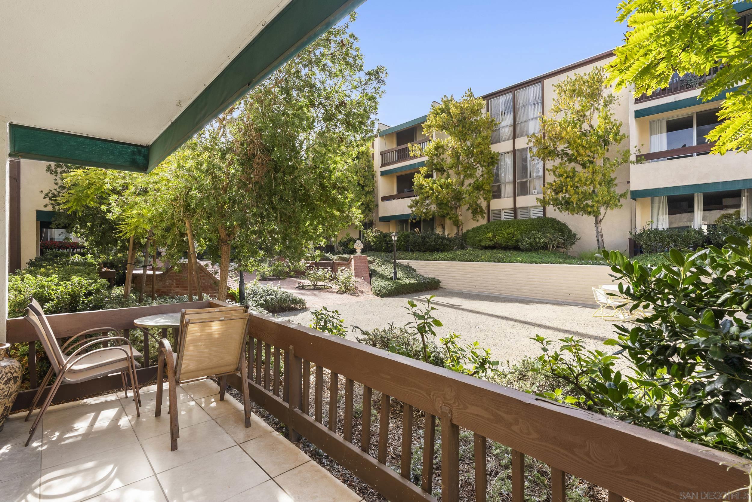 Detail Gallery Image 3 of 20 For 6455  La Jolla Blvd  #121,  La Jolla,  CA 92037 - 2 Beds | 2 Baths