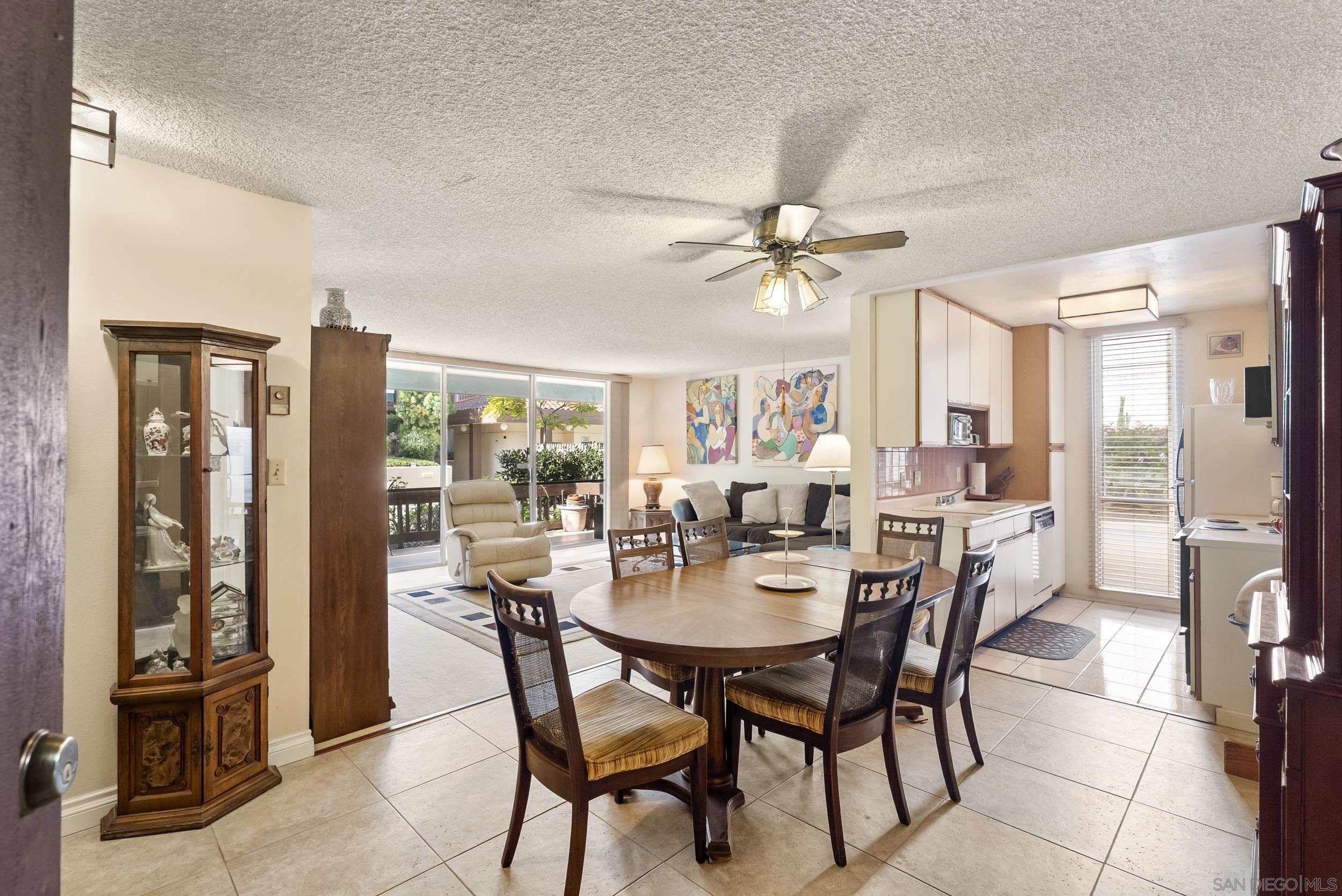 Detail Gallery Image 4 of 19 For 6455  La Jolla Blvd  #121,  La Jolla,  CA 92037 - 2 Beds | 2 Baths