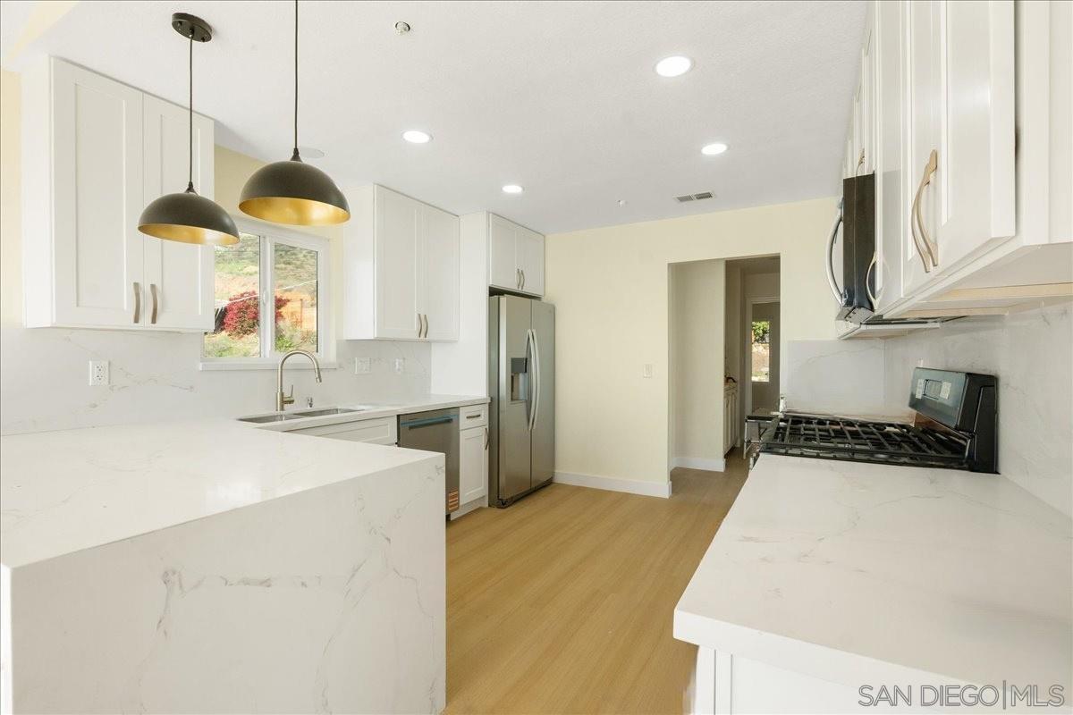 Front Image Thumbnail for SD250046002