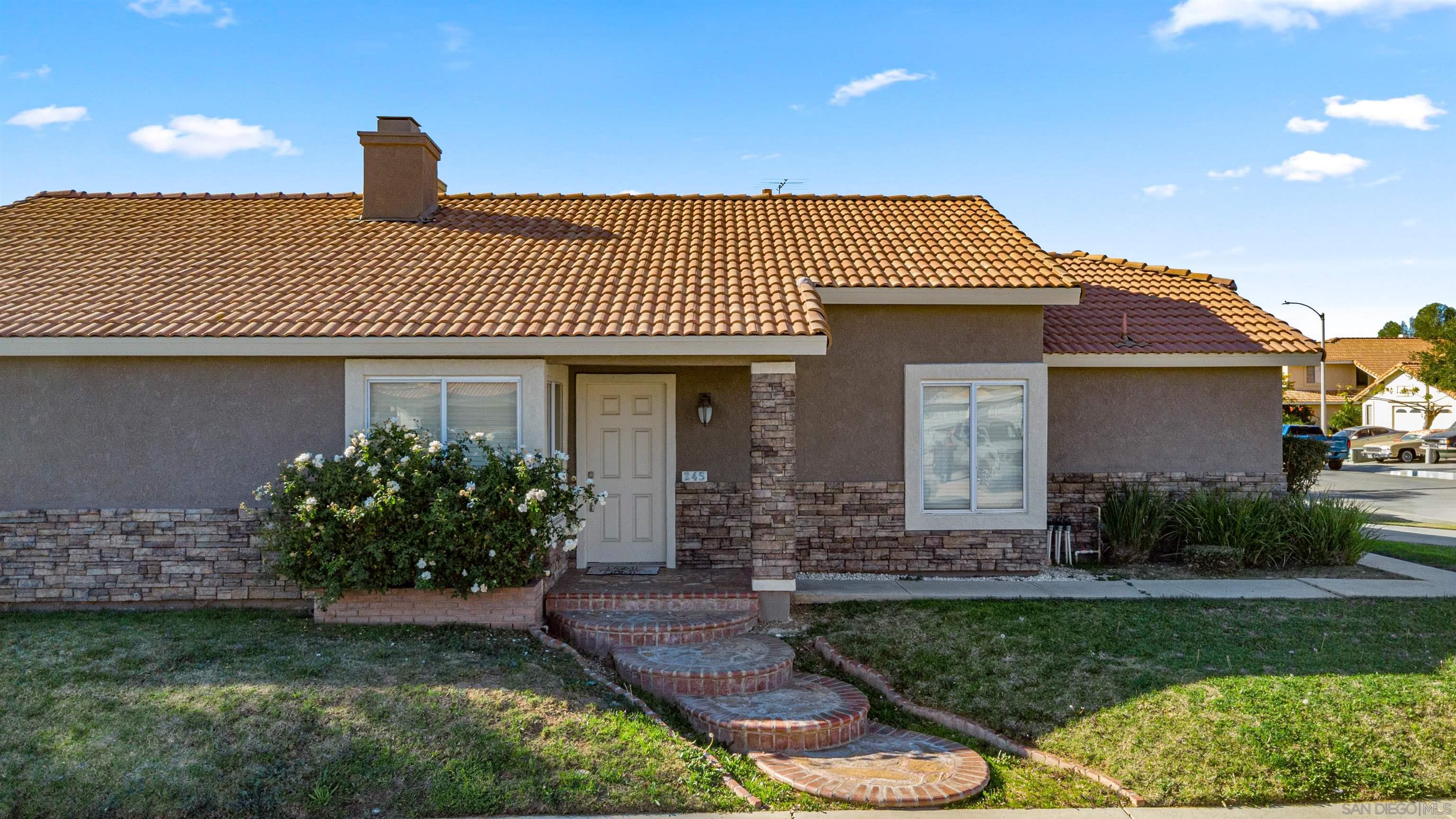 Detail Gallery Image 2 of 31 For 245  Bass Ct, Perris,  CA 92571 - 3 Beds | 2 Baths