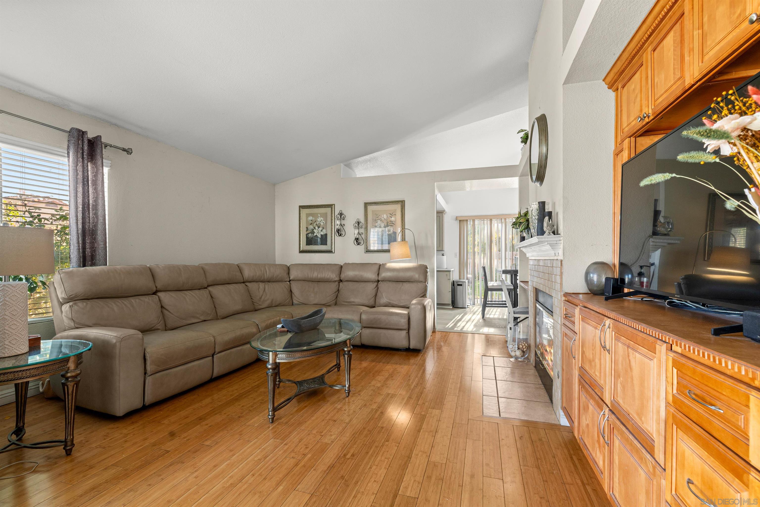 Detail Gallery Image 4 of 31 For 245  Bass Ct, Perris,  CA 92571 - 3 Beds | 2 Baths