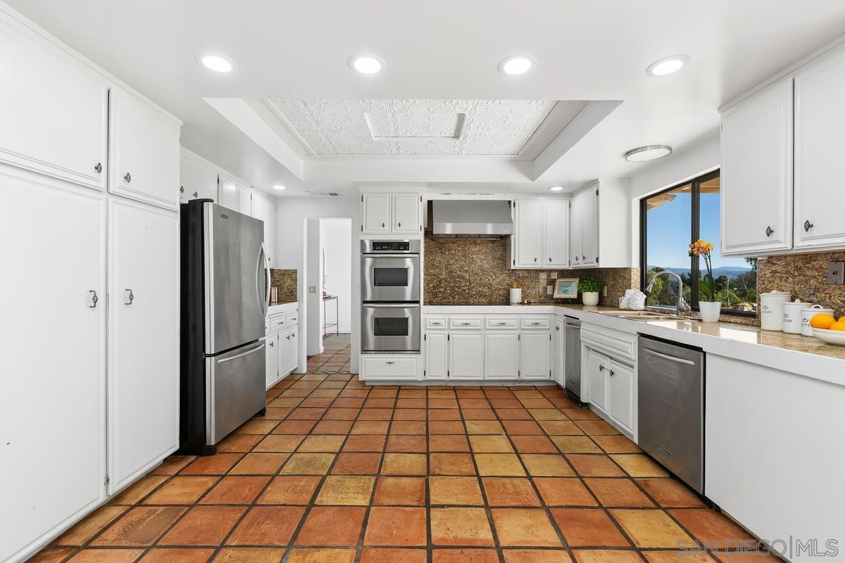 Detail Gallery Image 11 of 39 For 13747-49  Little Pond Rd, Valley Center,  CA 92082 - 5 Beds | 3 Baths