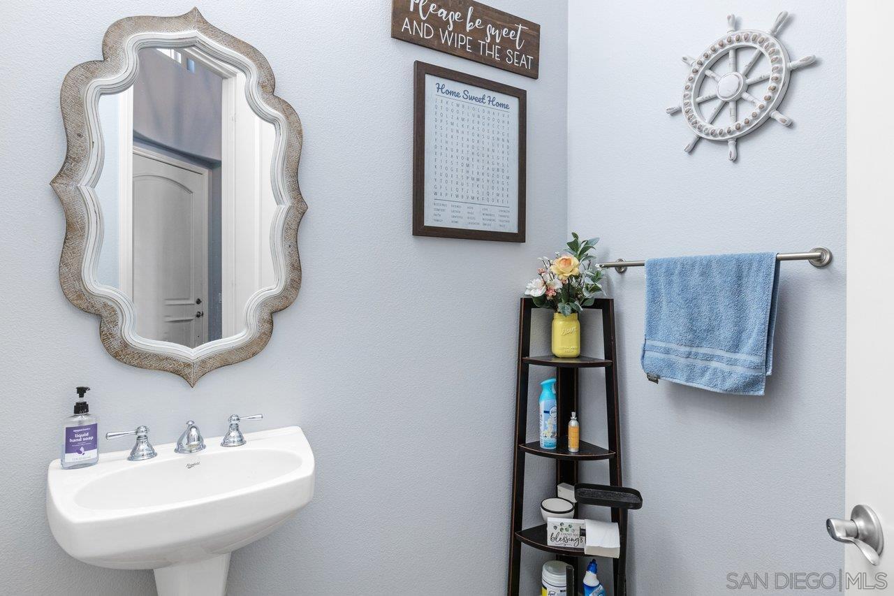 Detail Gallery Image 17 of 22 For 26025  Jack Rabbit Acres, Escondido,  CA 92026 - 3 Beds | 3 Baths