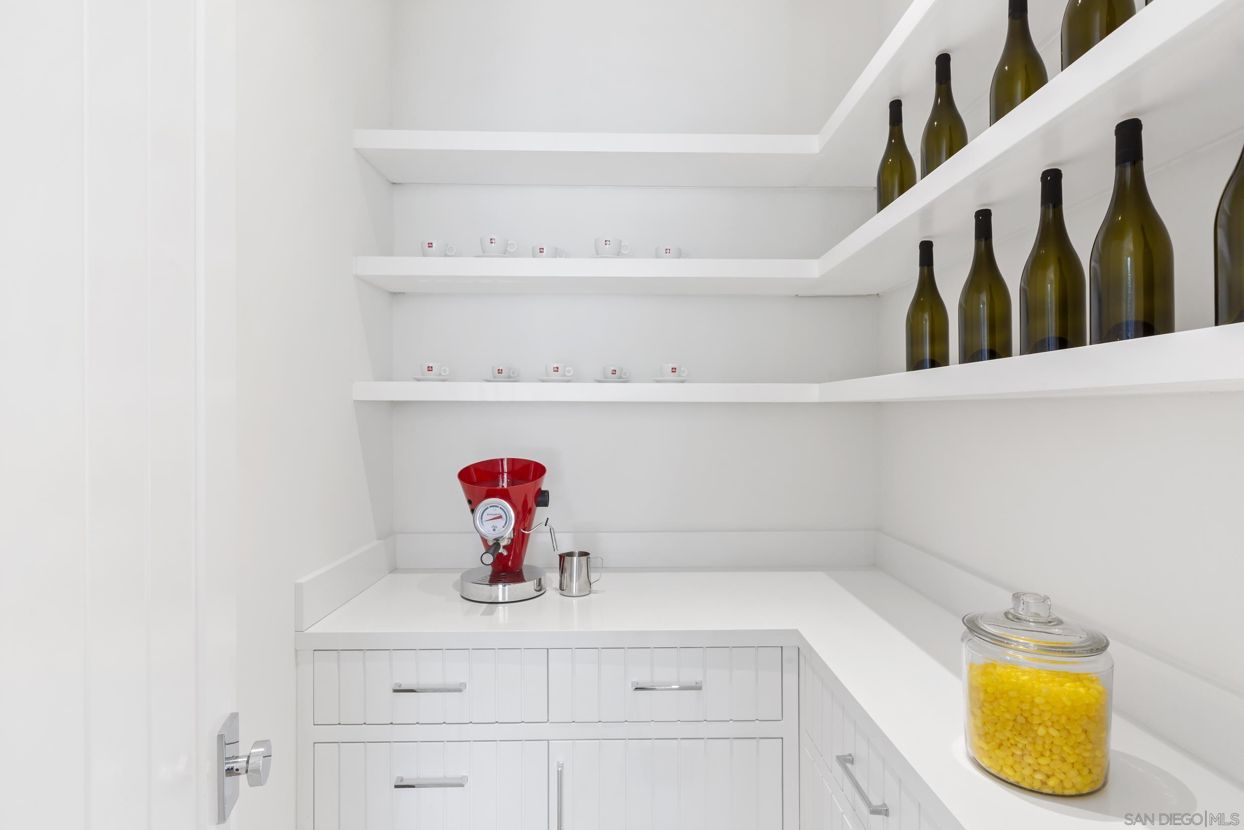 Detail Gallery Image 16 of 51 For 7216  Fay Ave, La Jolla,  CA 92037 - 4 Beds | 4 Baths