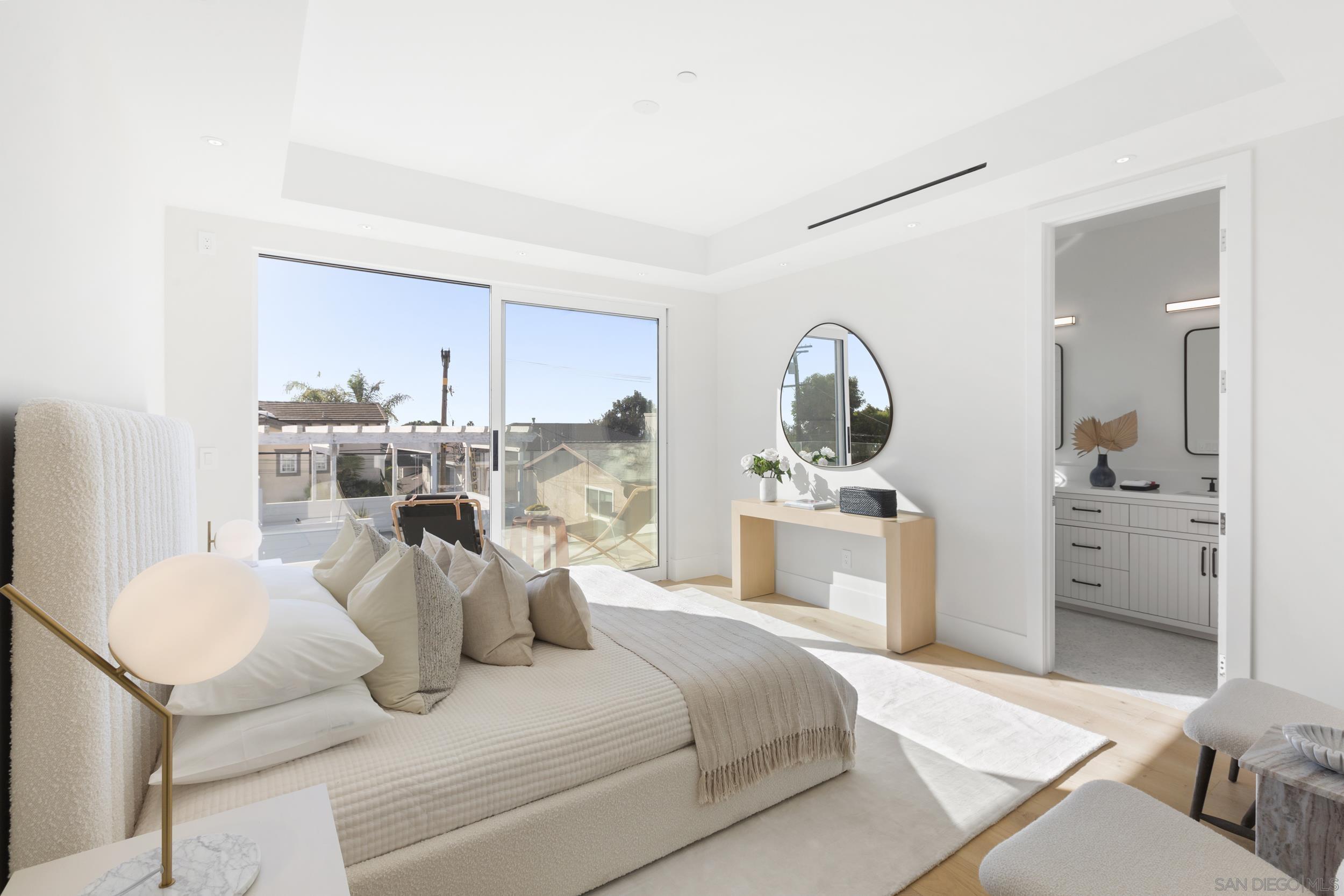 Detail Gallery Image 19 of 51 For 7216  Fay Ave, La Jolla,  CA 92037 - 4 Beds | 4 Baths