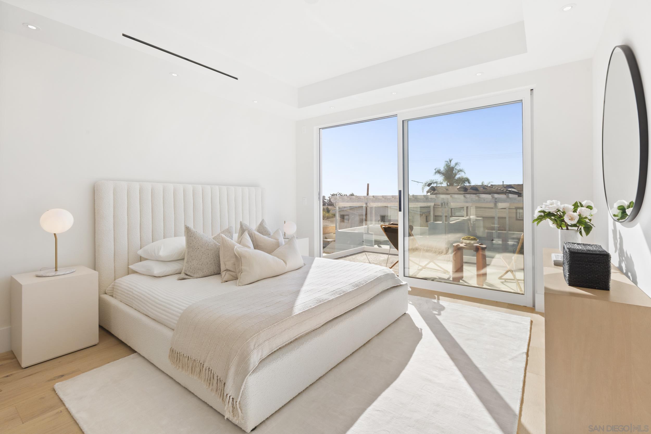 Detail Gallery Image 20 of 51 For 7216  Fay Ave, La Jolla,  CA 92037 - 4 Beds | 4 Baths