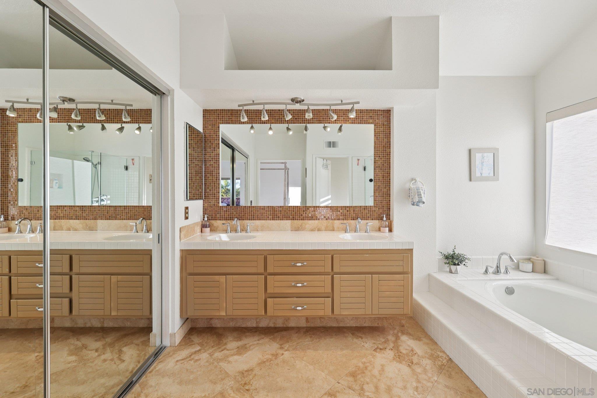 Detail Gallery Image 31 of 60 For 11335  Caminito Corriente, San Diego,  CA 92128 - 4 Beds | 3 Baths