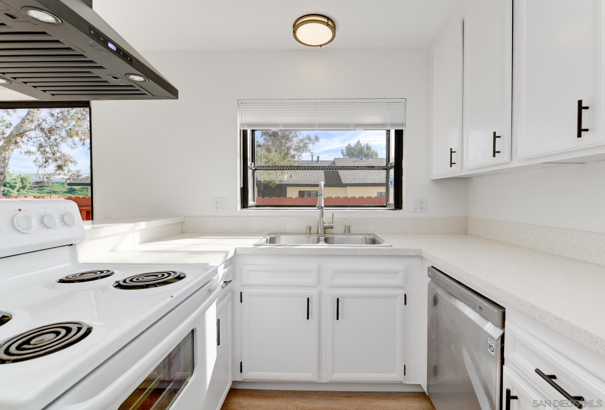 Detail Gallery Image 12 of 33 For 5865  Reo Ter  #B,  San Diego,  CA 92139 - 2 Beds | 2/1 Baths