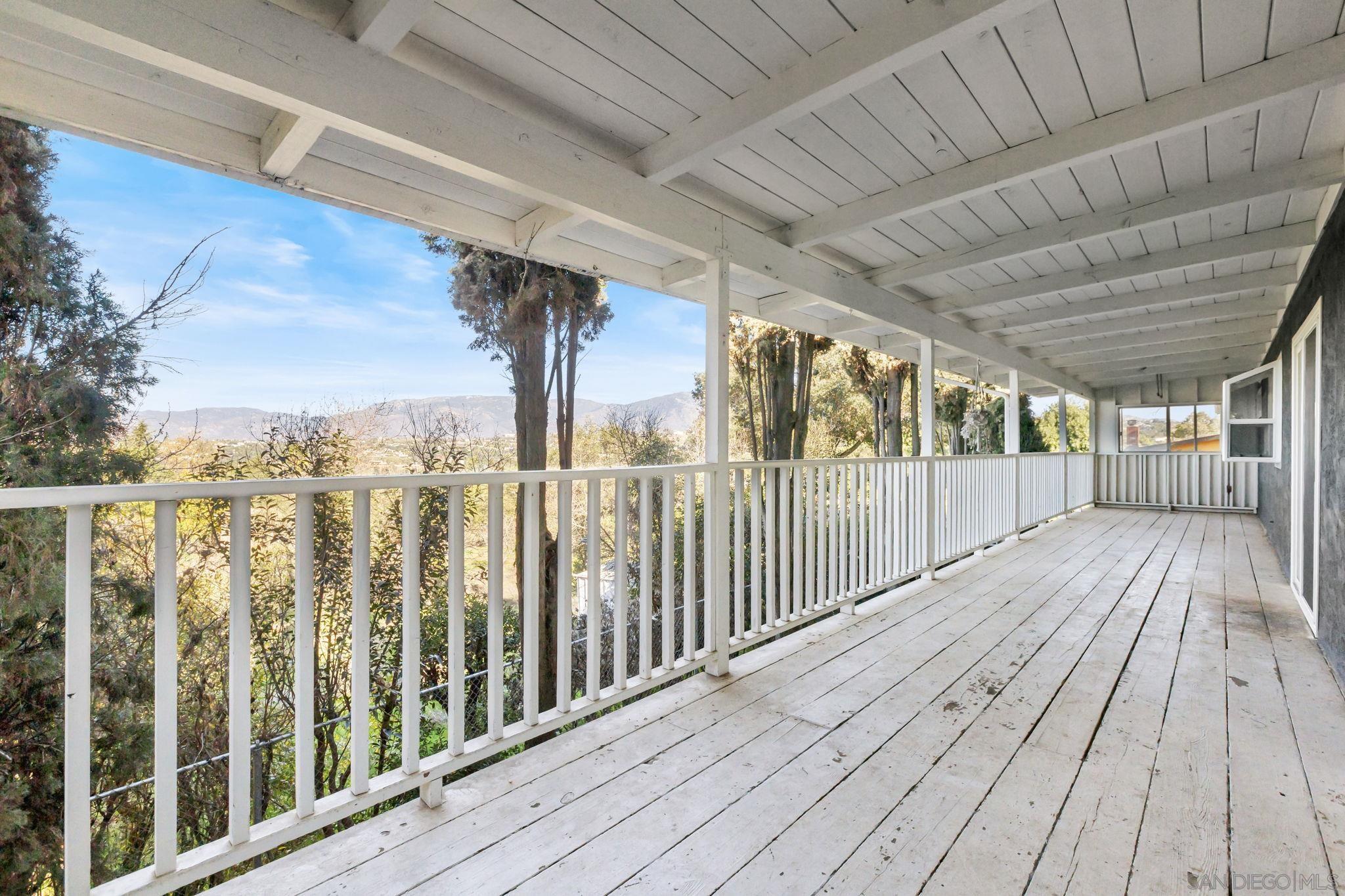 Detail Gallery Image 11 of 31 For 14280  Resava Ln, Valley Center,  CA 92082 - 4 Beds | 3 Baths