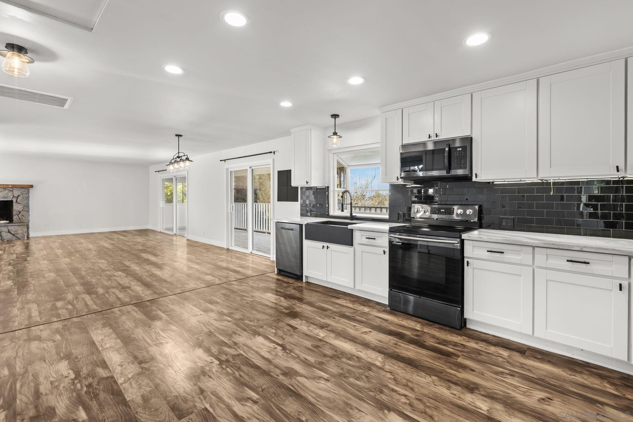 Detail Gallery Image 6 of 31 For 14280  Resava Ln, Valley Center,  CA 92082 - 4 Beds | 3 Baths