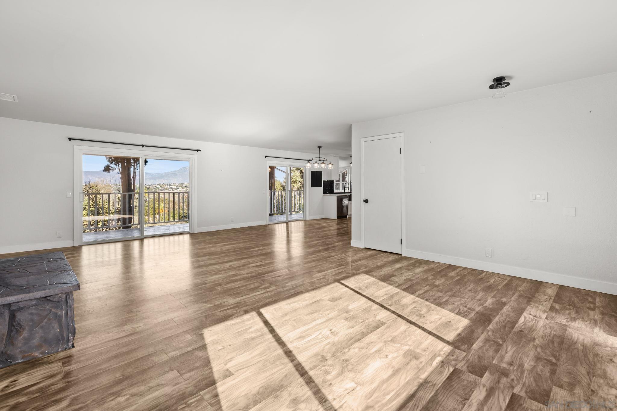 Detail Gallery Image 9 of 31 For 14280  Resava Ln, Valley Center,  CA 92082 - 4 Beds | 3 Baths