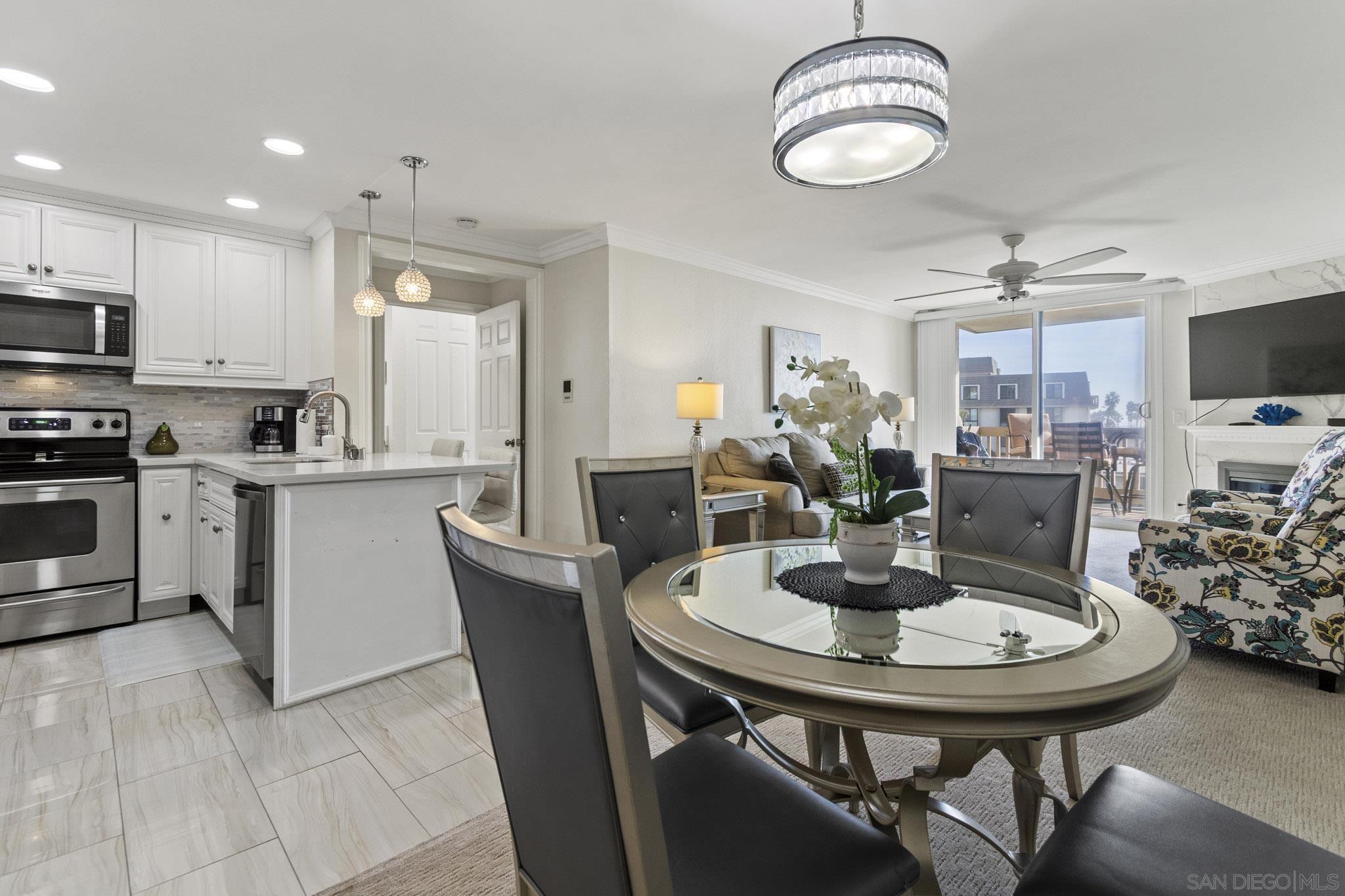 Detail Gallery Image 4 of 37 For 999 N Pacific St  #D200,  Oceanside,  CA 92054 - 1 Beds | 1 Baths