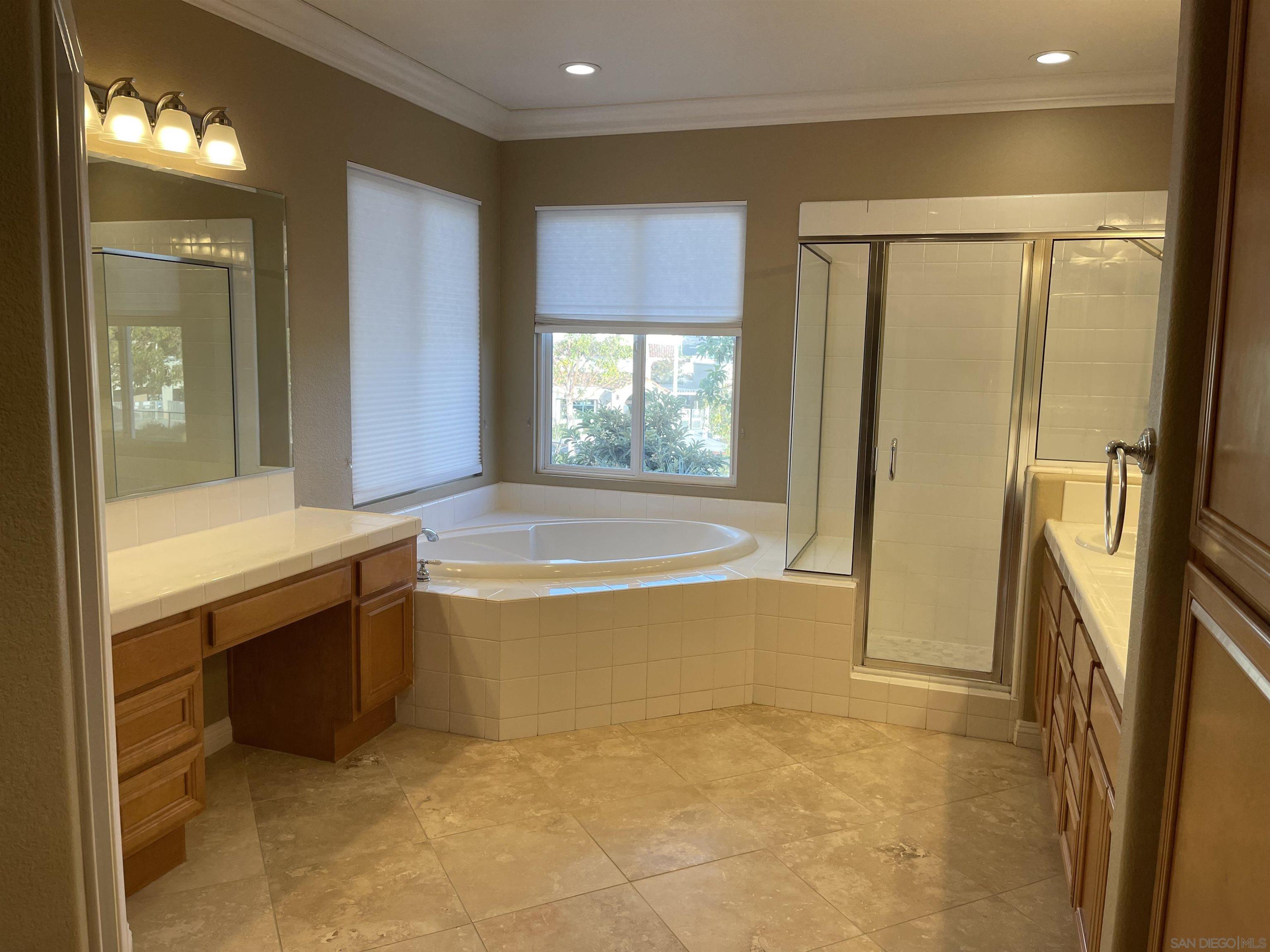 Detail Gallery Image 14 of 25 For 12985  Seabreeze Farms Dr, San Diego,  CA 92130 - 6 Beds | 4 Baths