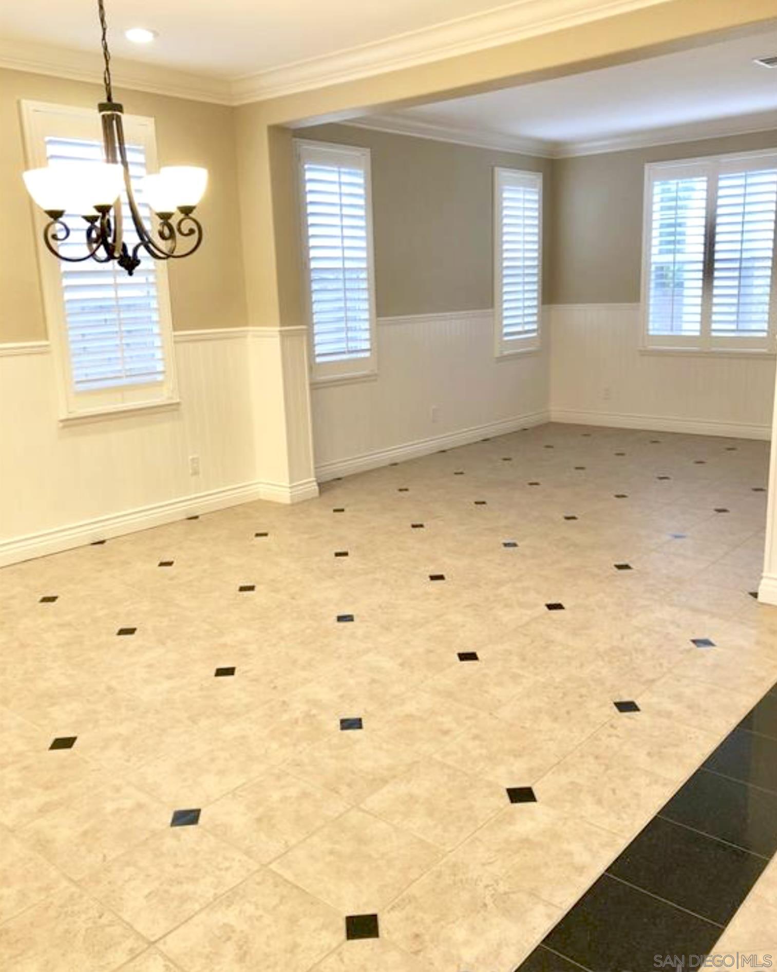 Detail Gallery Image 4 of 25 For 12985  Seabreeze Farms Dr, San Diego,  CA 92130 - 6 Beds | 4 Baths