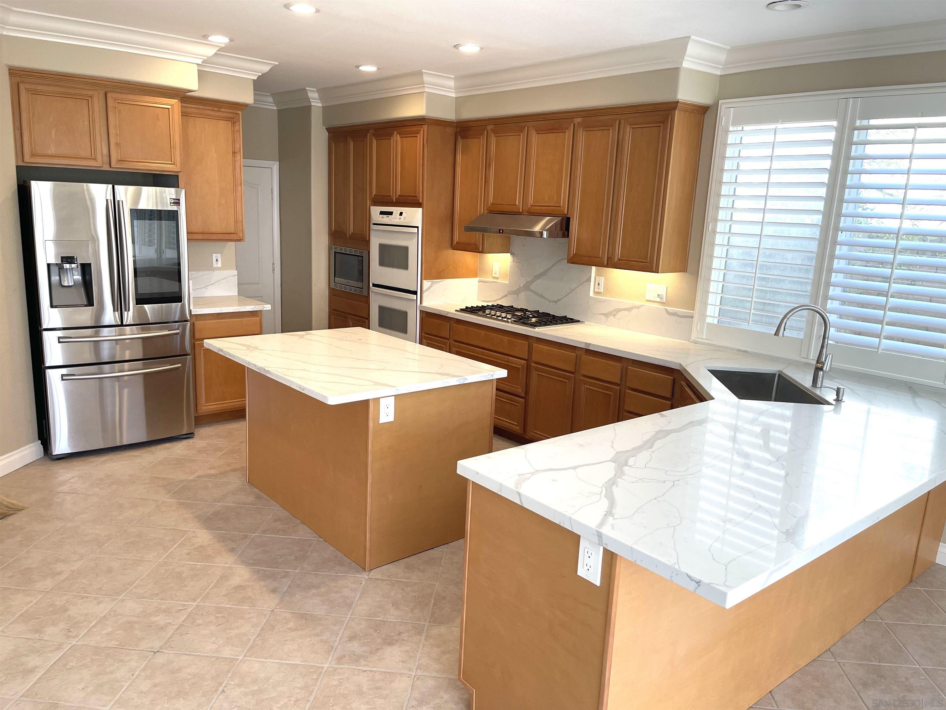 Detail Gallery Image 9 of 25 For 12985  Seabreeze Farms Dr, San Diego,  CA 92130 - 6 Beds | 4 Baths